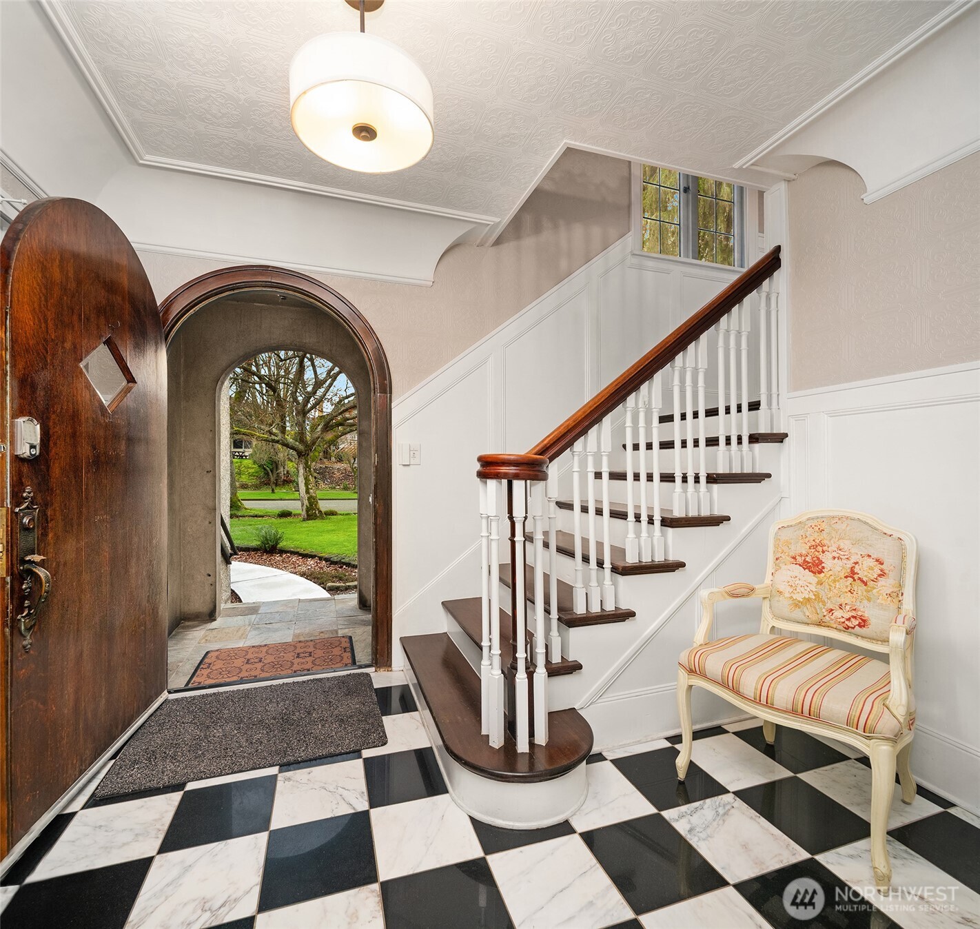 131 E 12th Street Property Photo 4