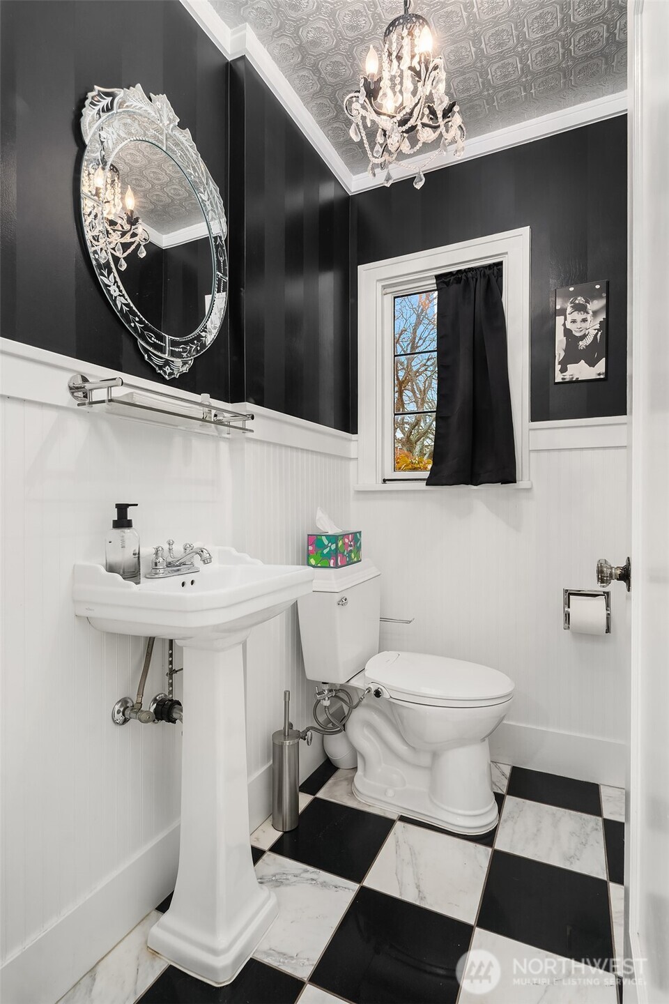 131 E 12th Street Property Photo 11