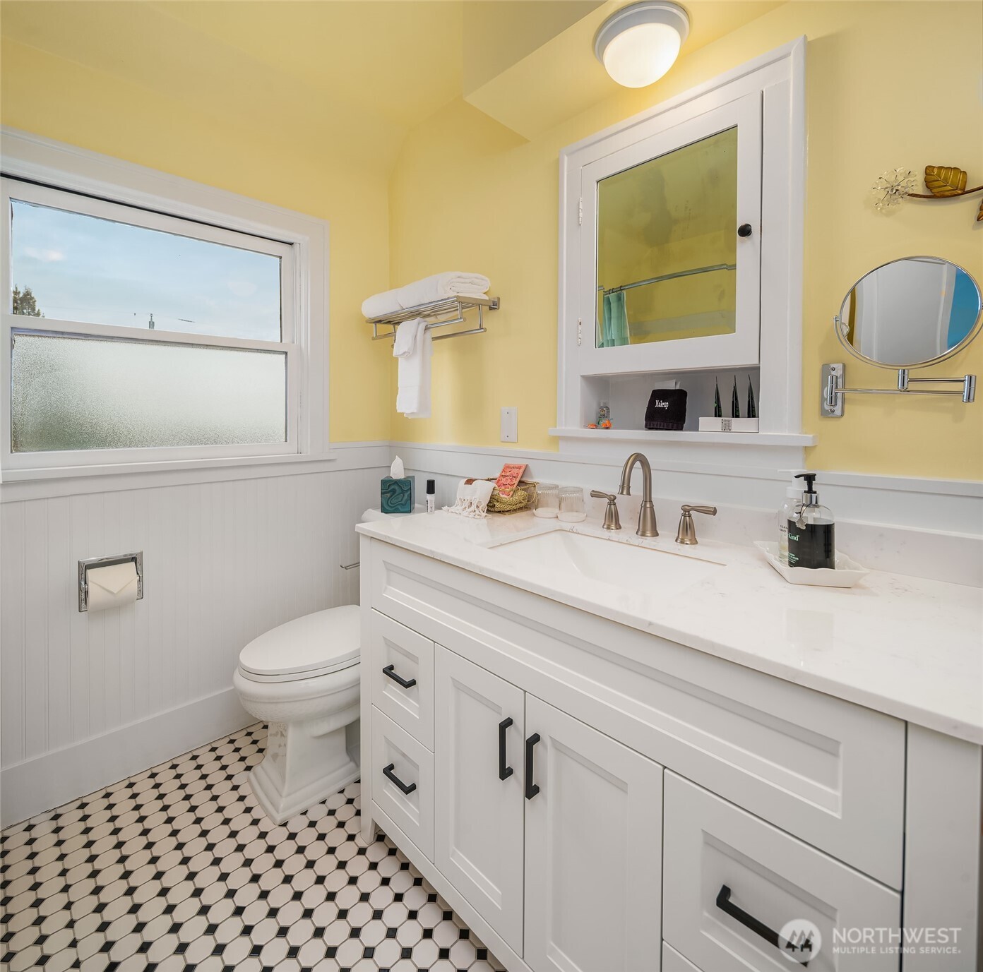 131 E 12th Street Property Photo 16