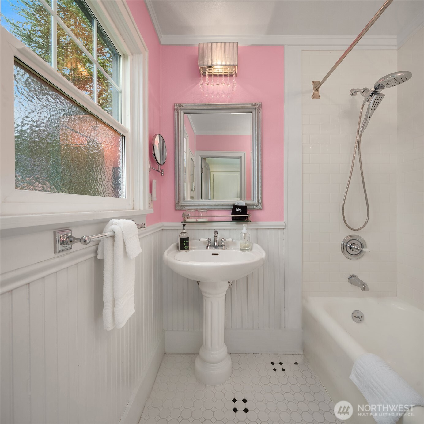 131 E 12th Street Property Photo 19