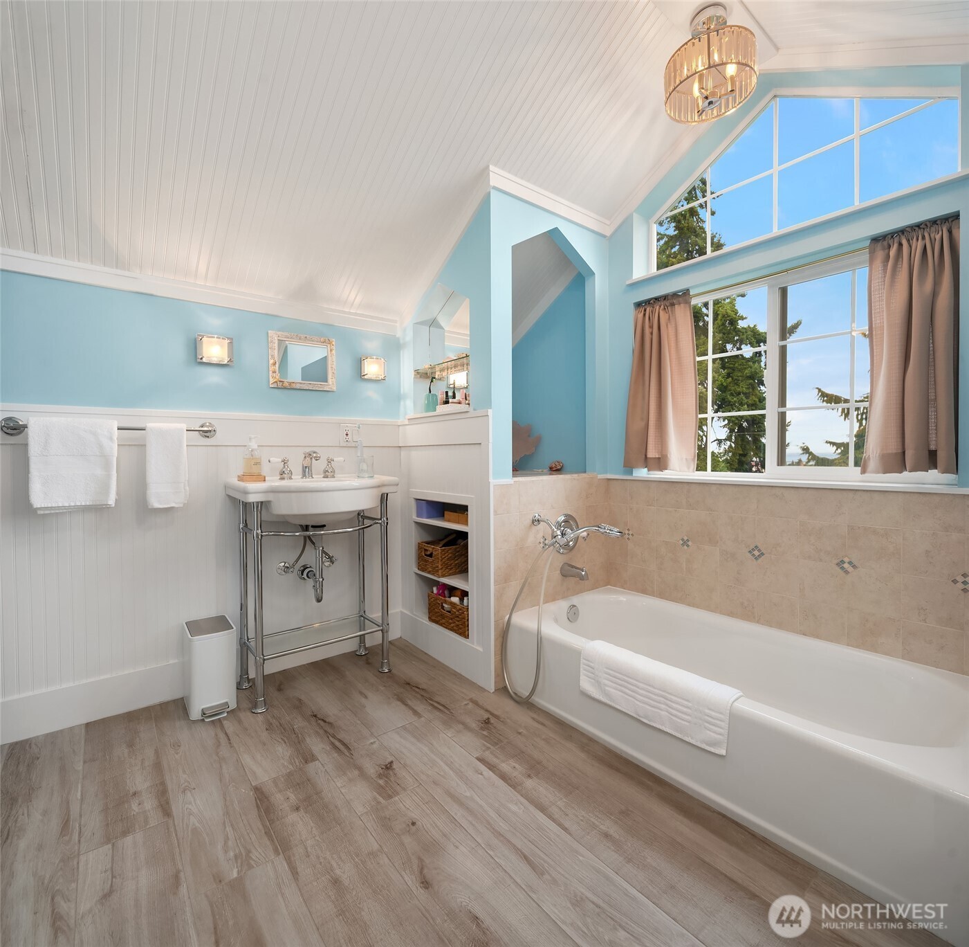 131 E 12th Street Property Photo 25