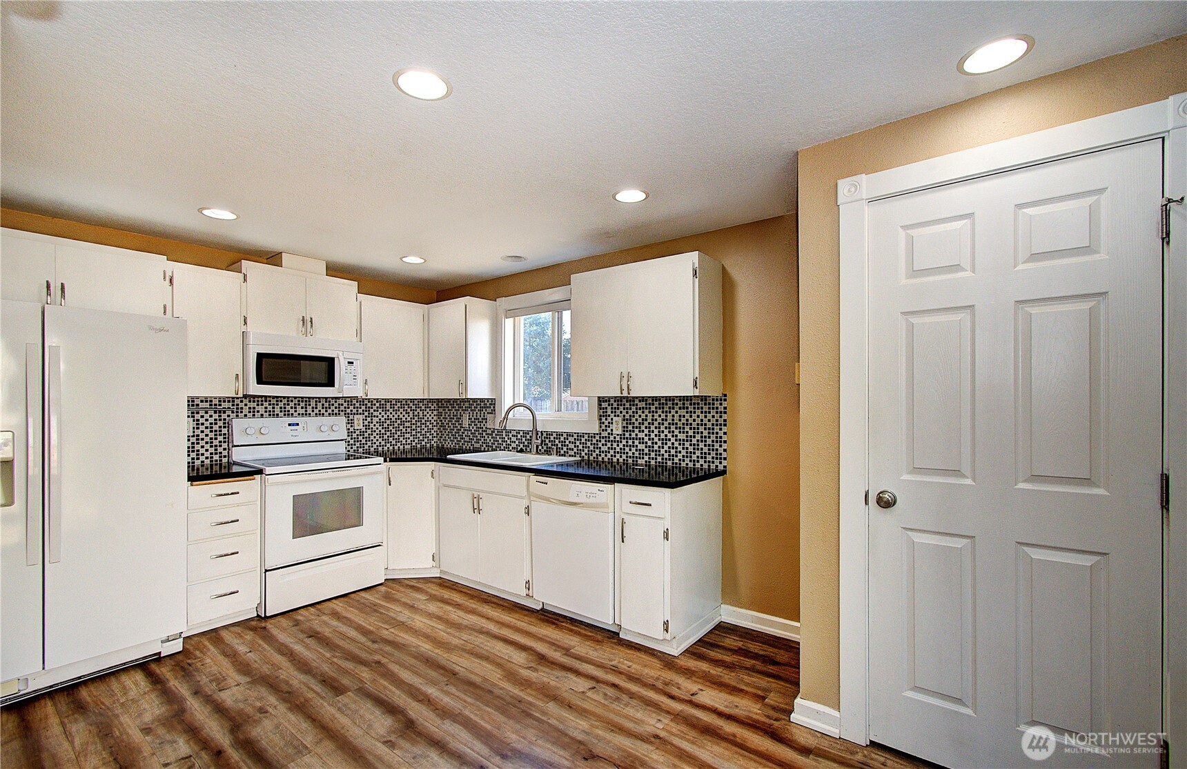 16002 Ne 74th Street Property Photo 9