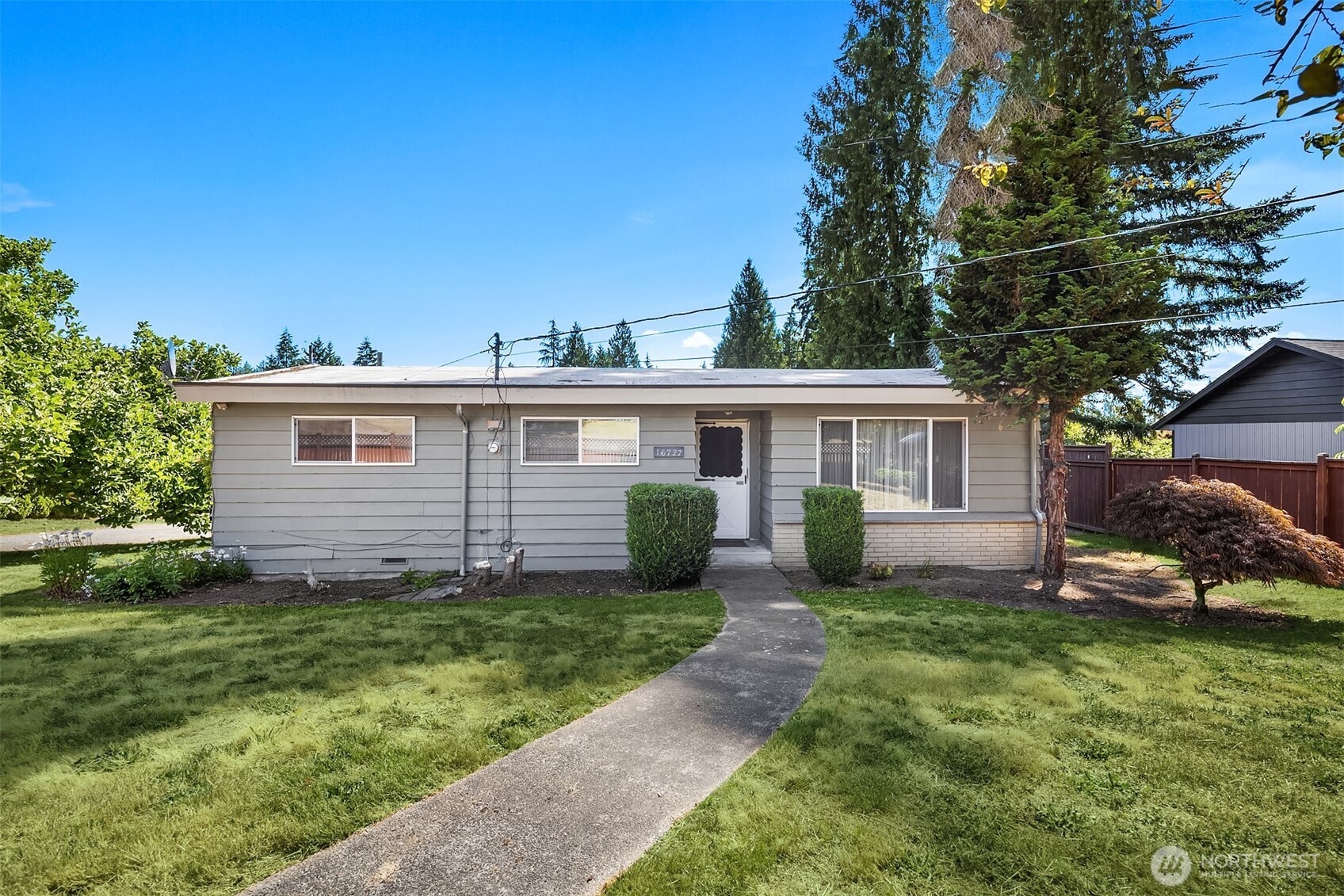 16727 1st Avenue Property Photo 1