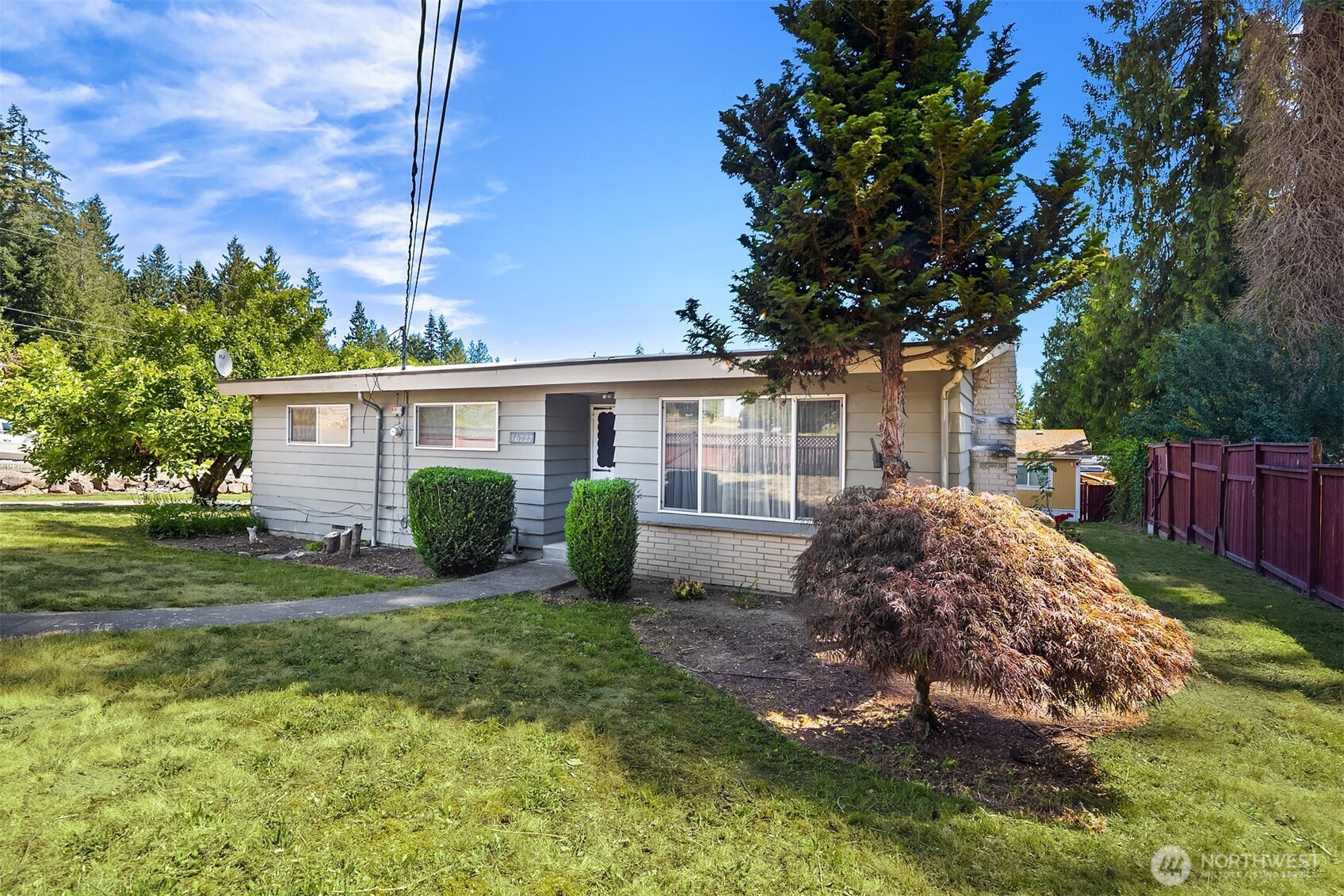 16727 1st Avenue Property Photo 2
