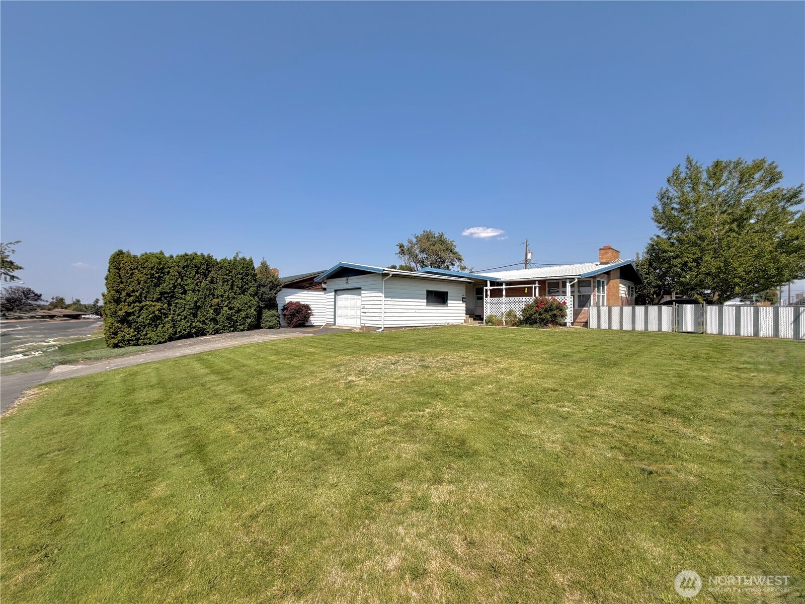 1241 S Skyline Drive Property Photo 1