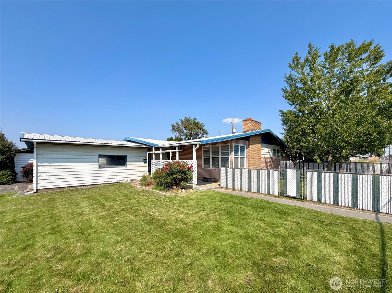 1241 S Skyline Drive Property Photo 2