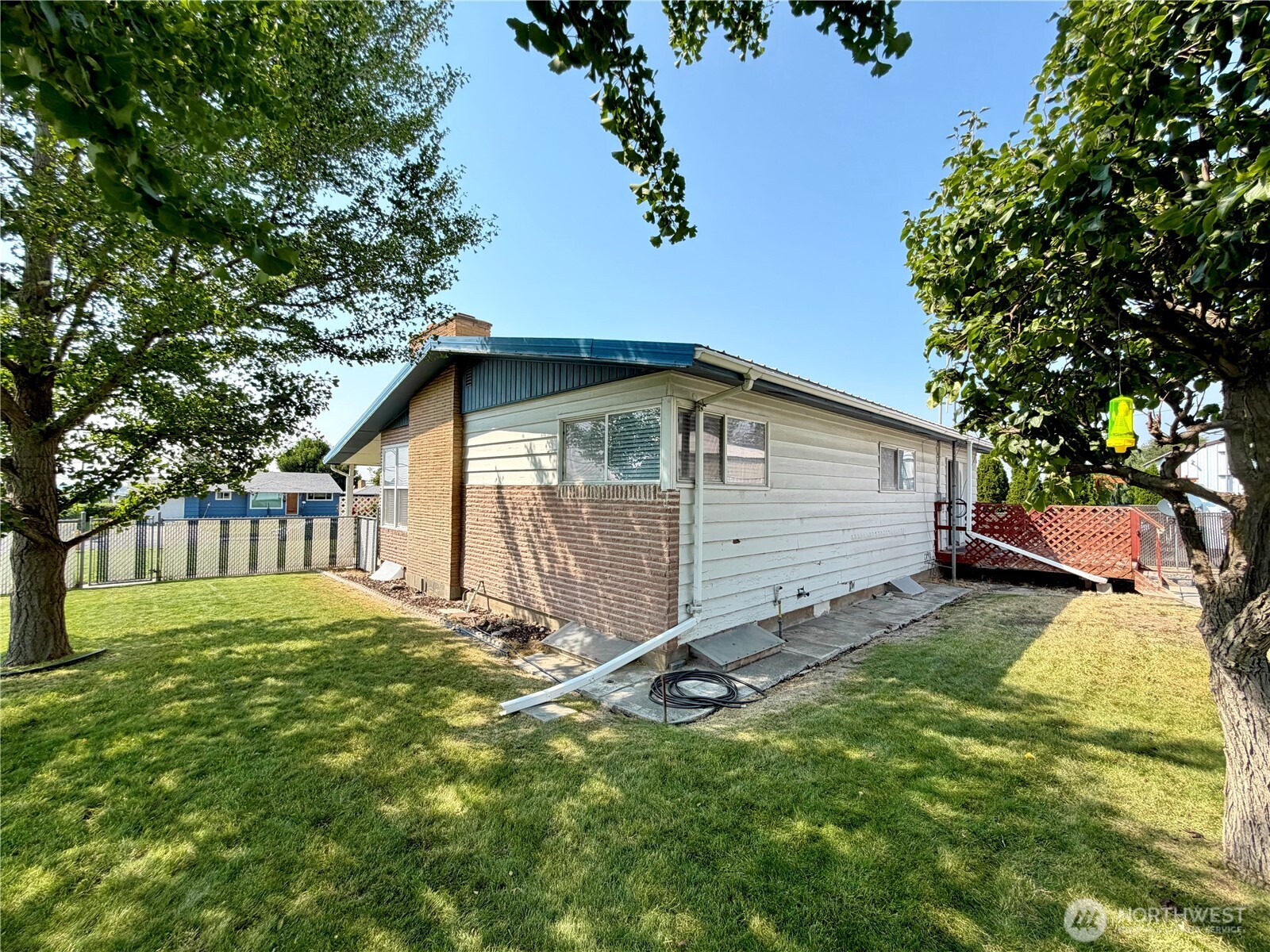 1241 S Skyline Drive Property Photo 3