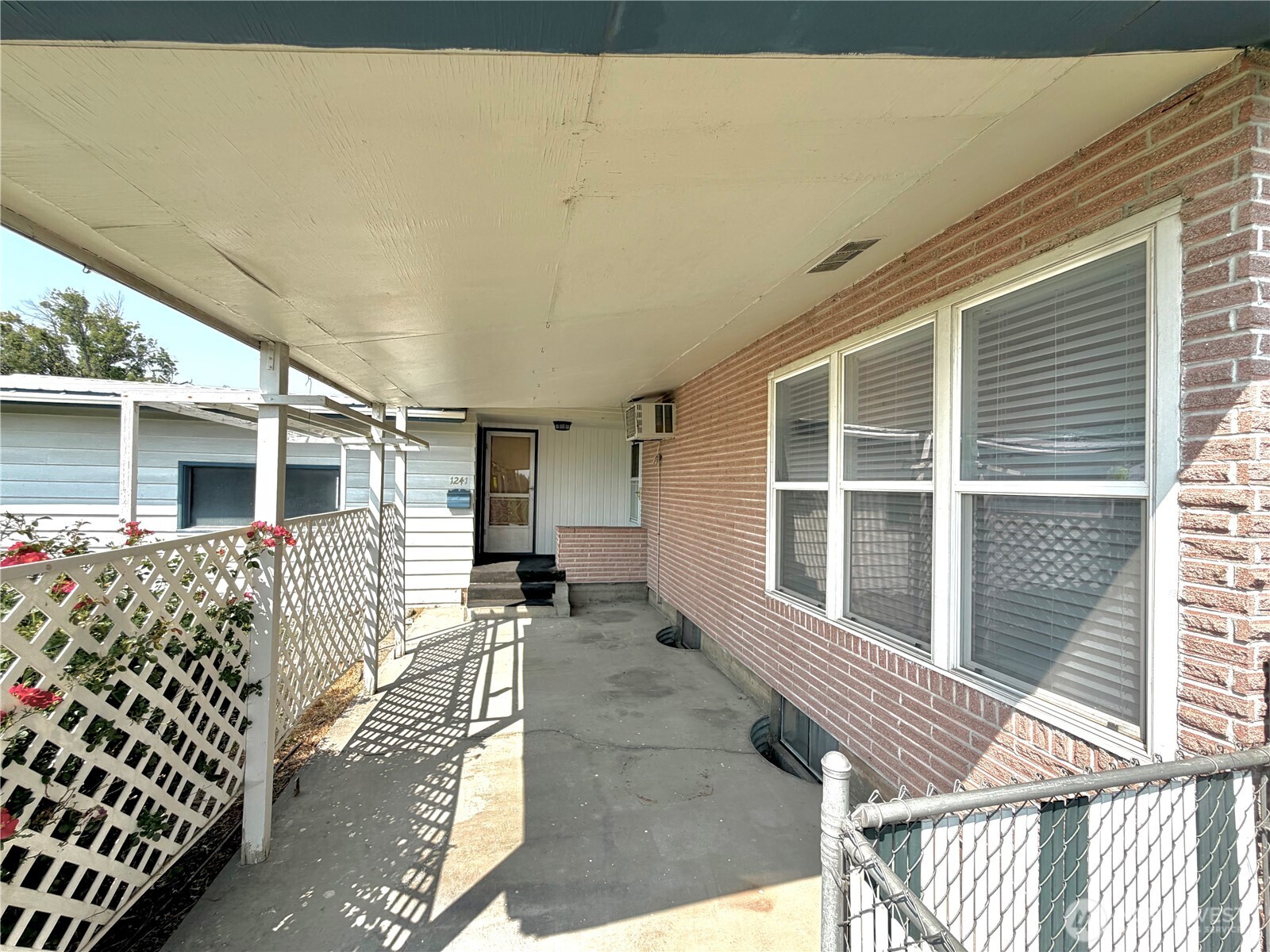 1241 S Skyline Drive Property Photo 4