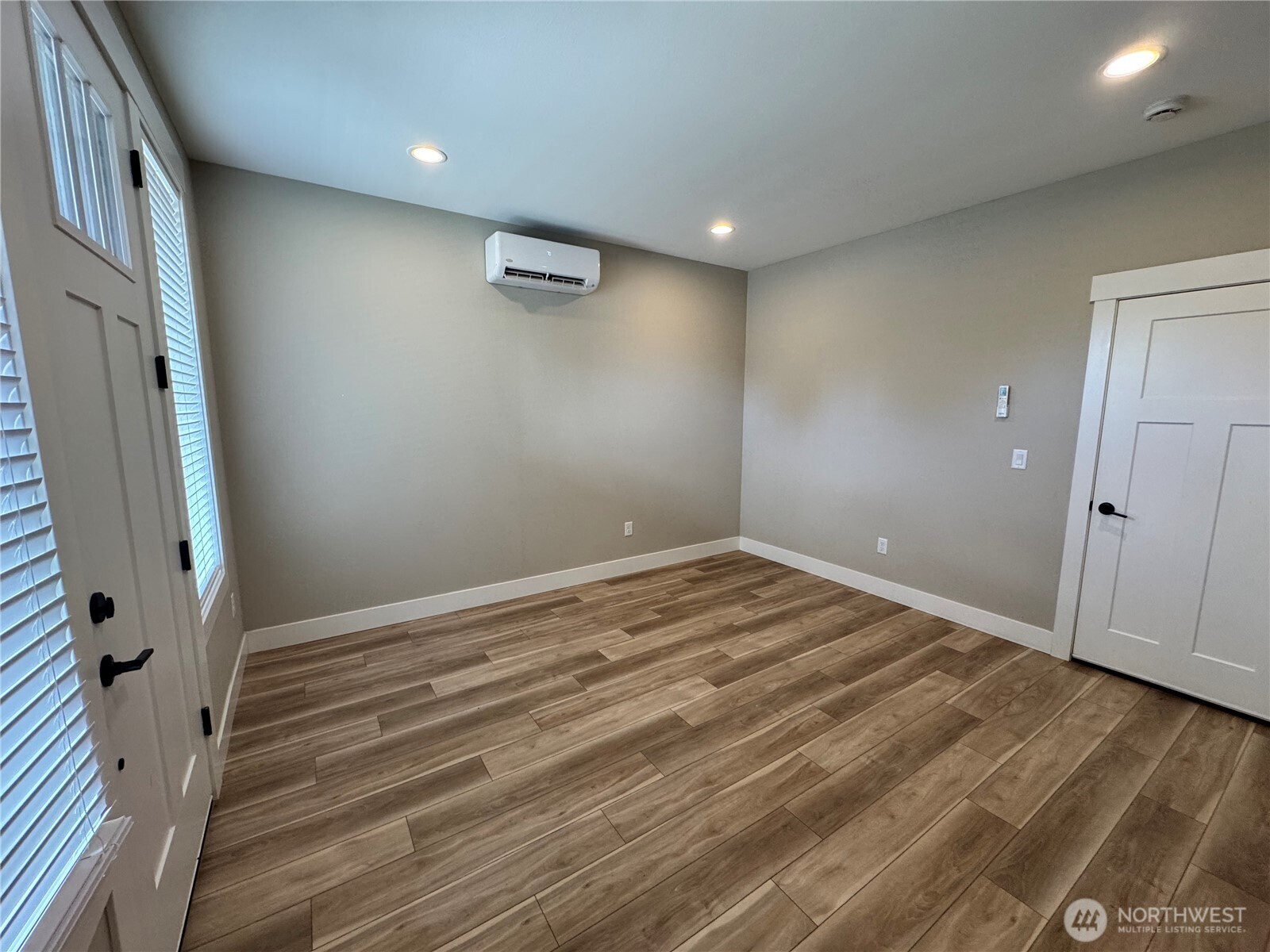 703 5th Street B Property Photo 3