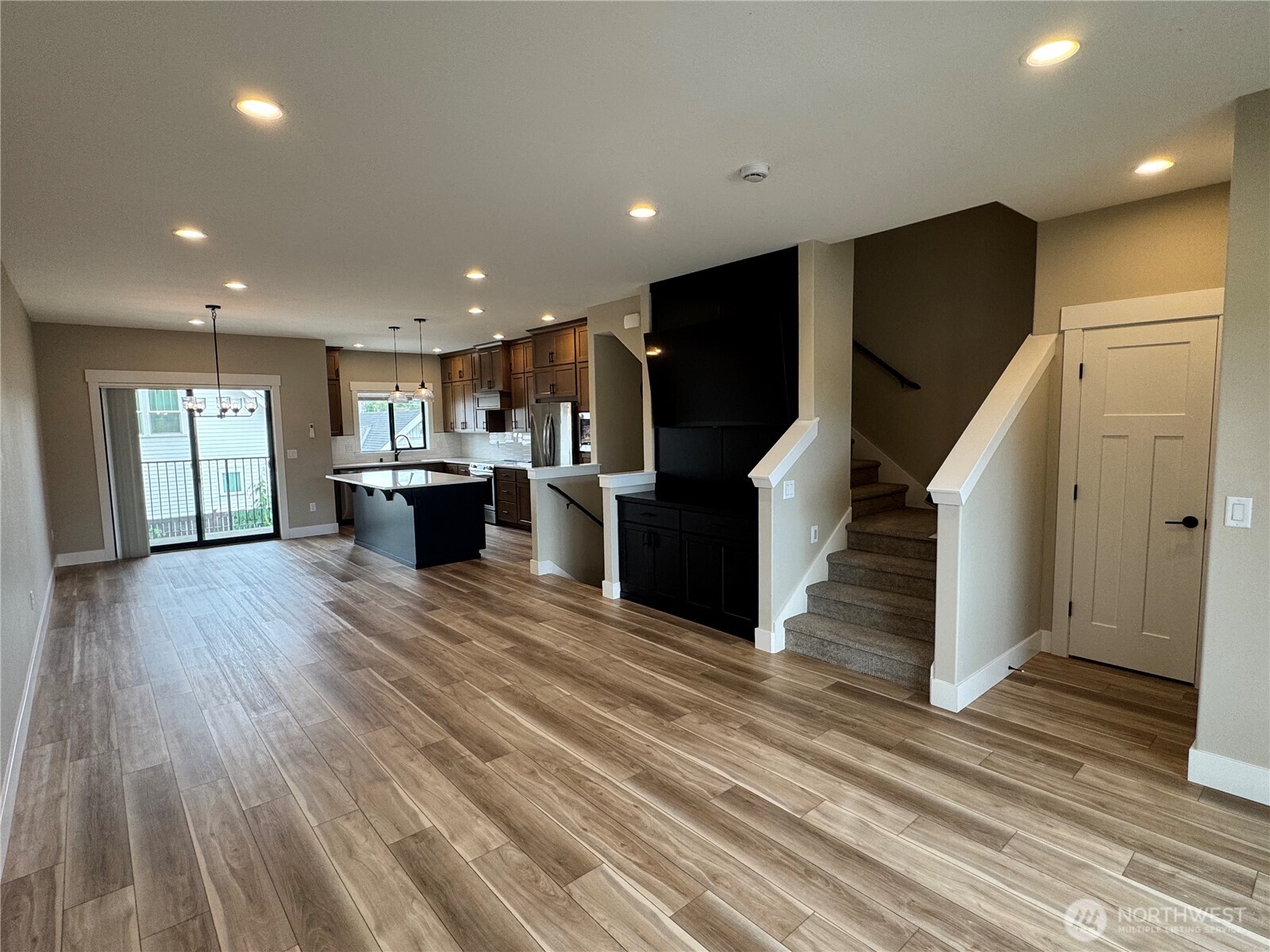 703 5th Street B Property Photo 7