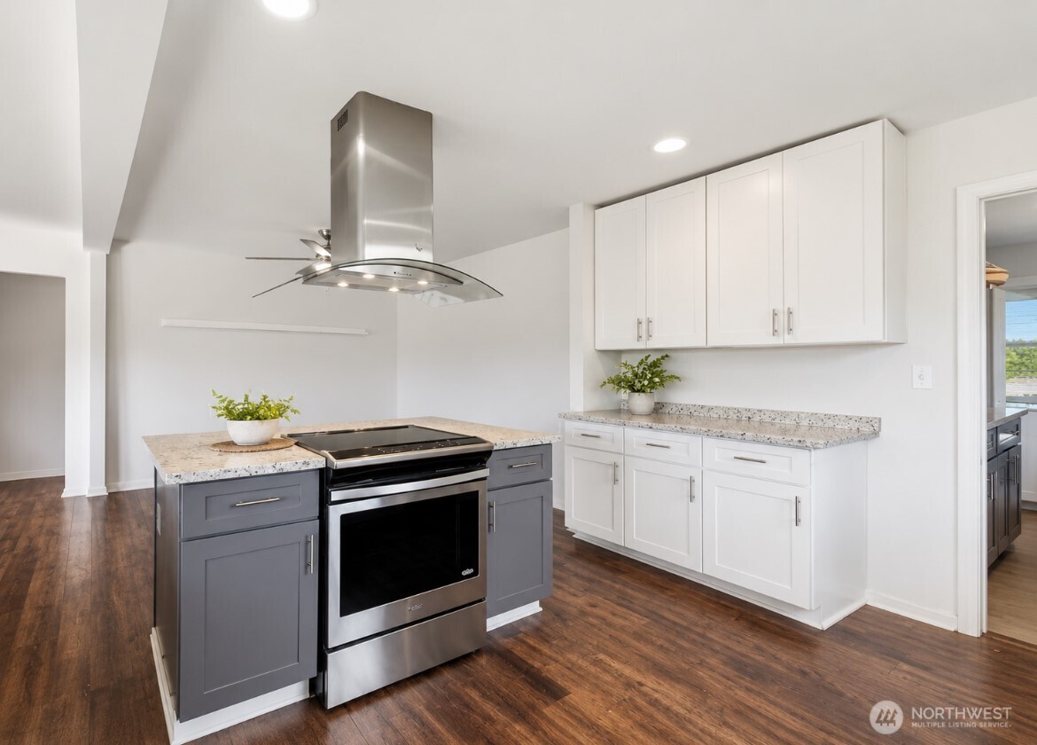 1317 47th Avenue Property Photo 6