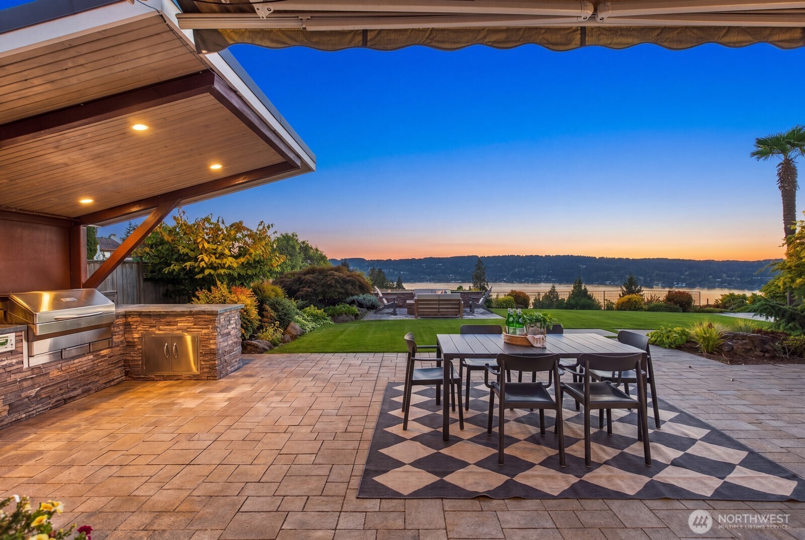 15525 62nd Place Property Photo 3