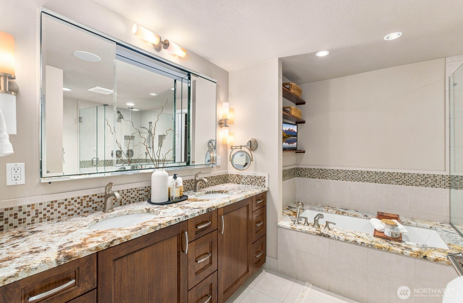 15525 62nd Place Property Photo 29