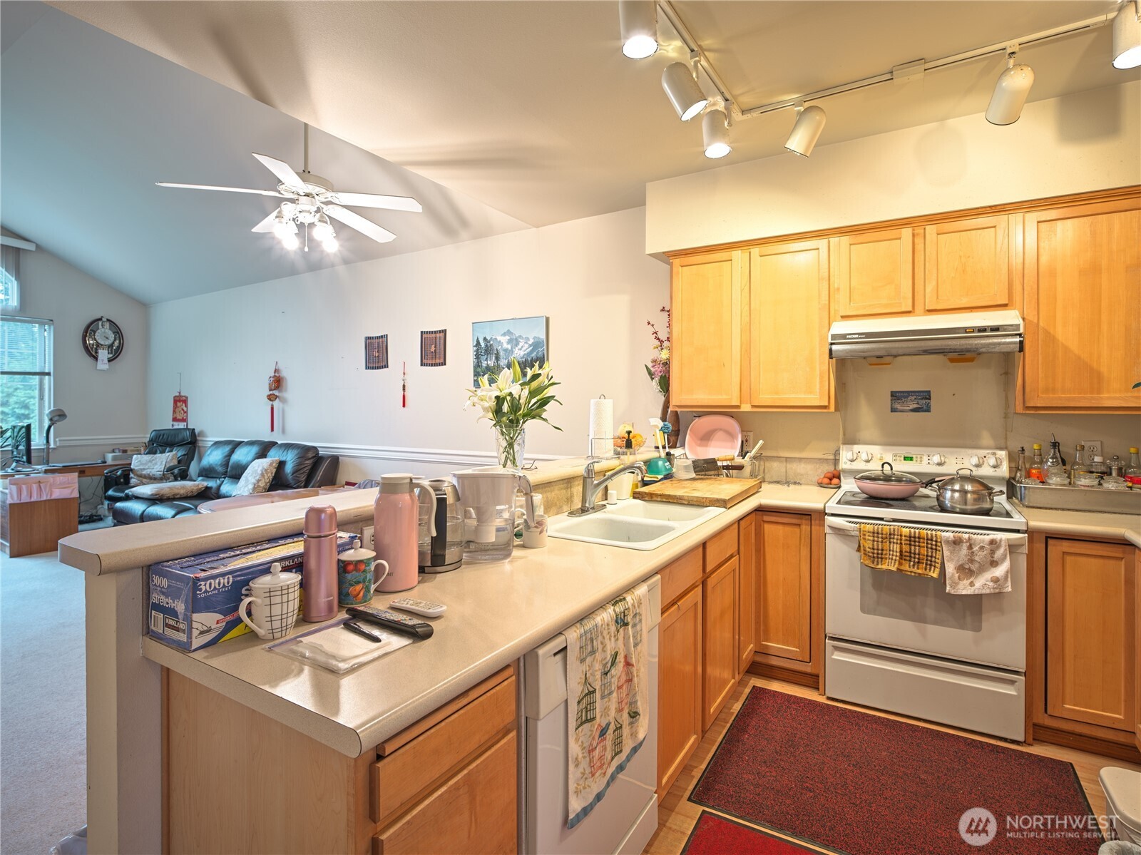 440 Maple Avenue B303 Property Photo 7