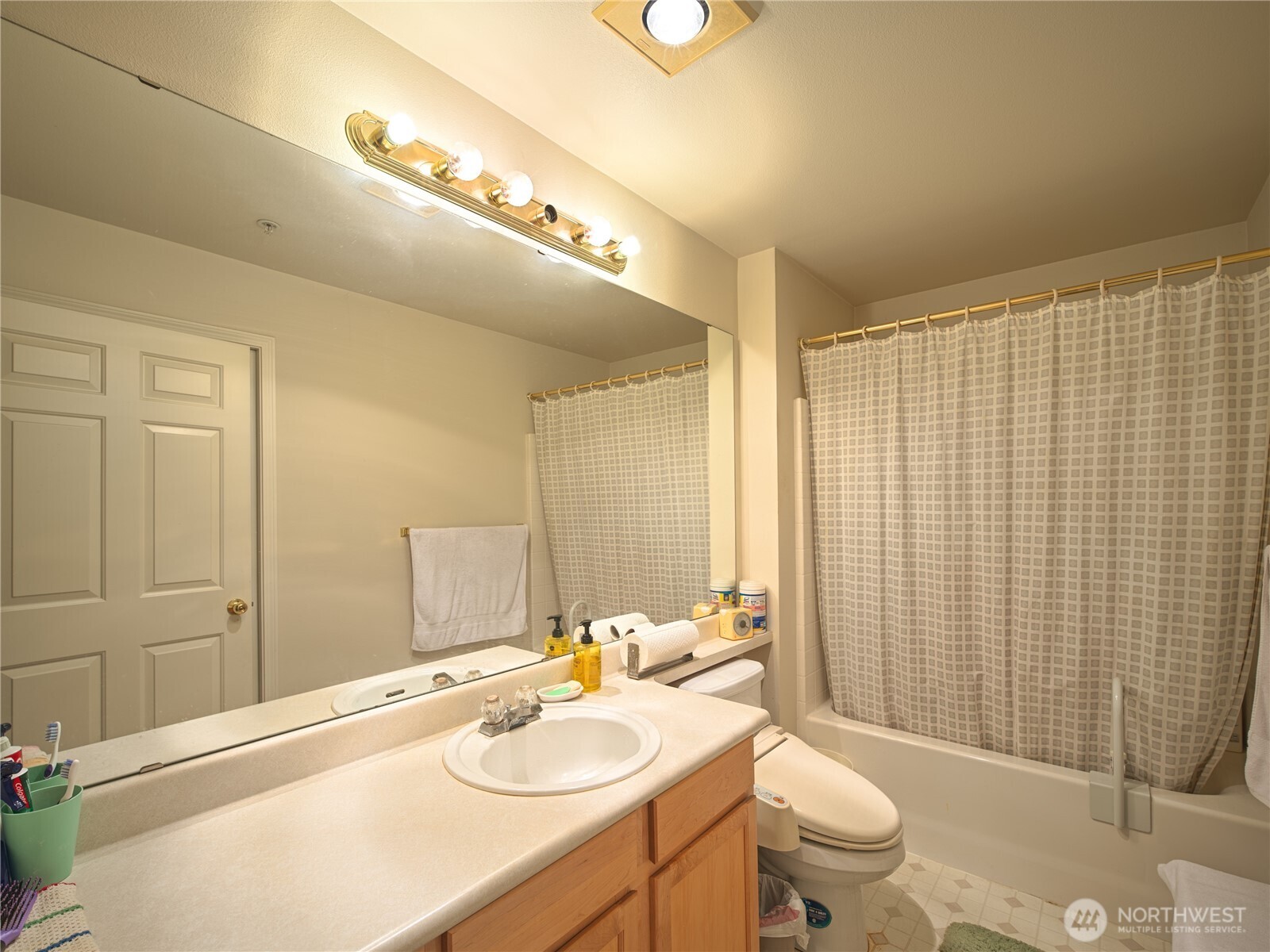 440 Maple Avenue B303 Property Photo 9