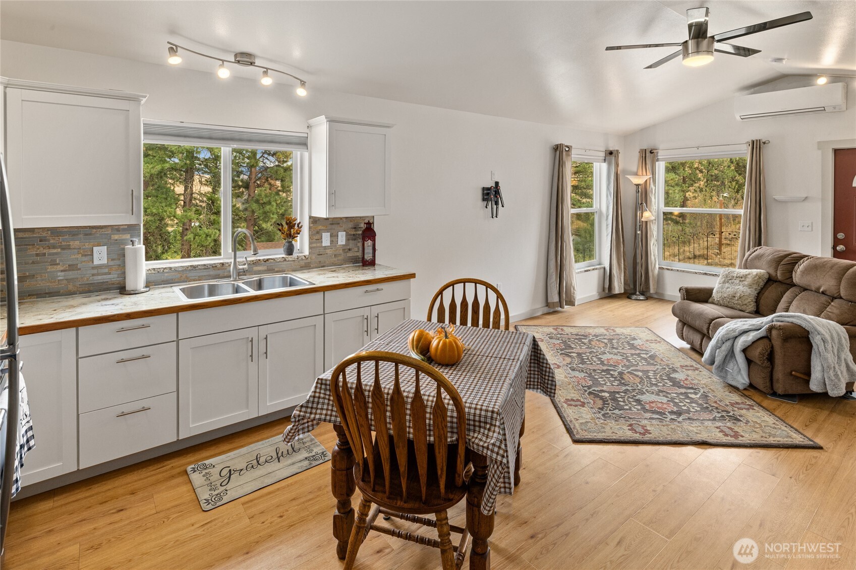 381 Twin Lakes Road Property Photo 4