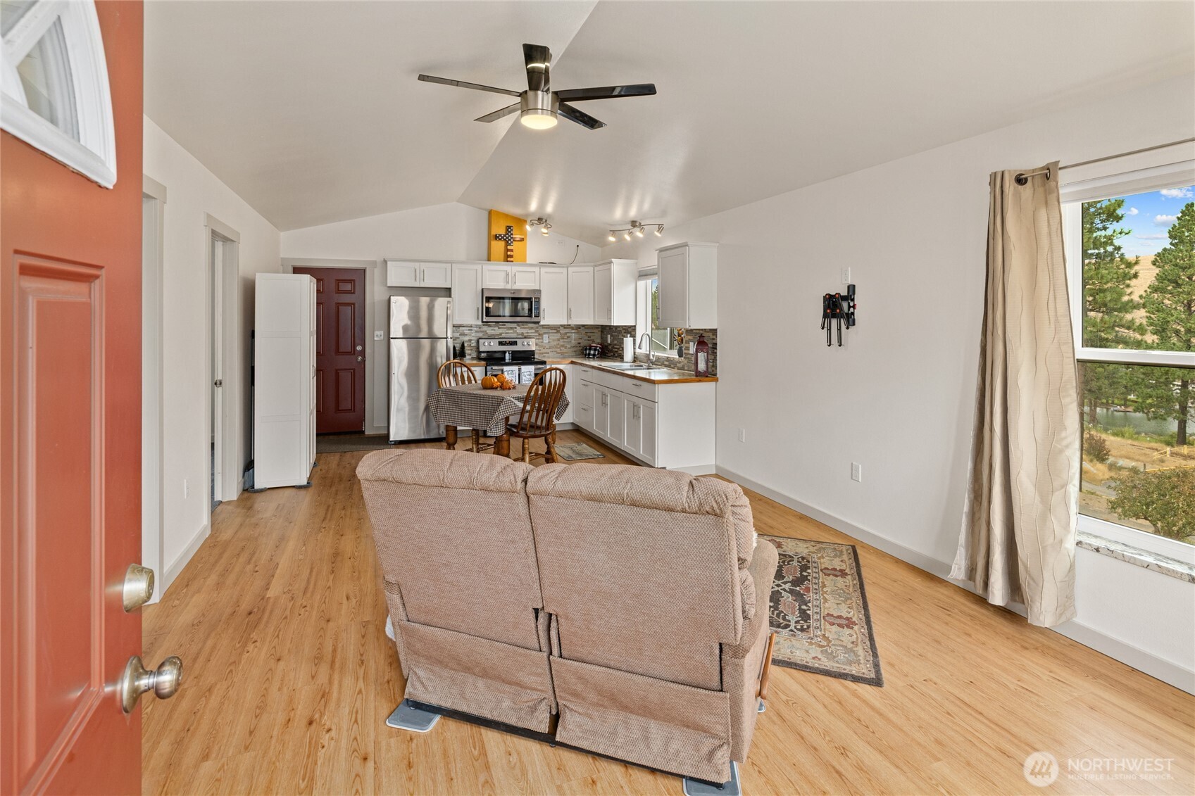 381 Twin Lakes Road Property Photo 9