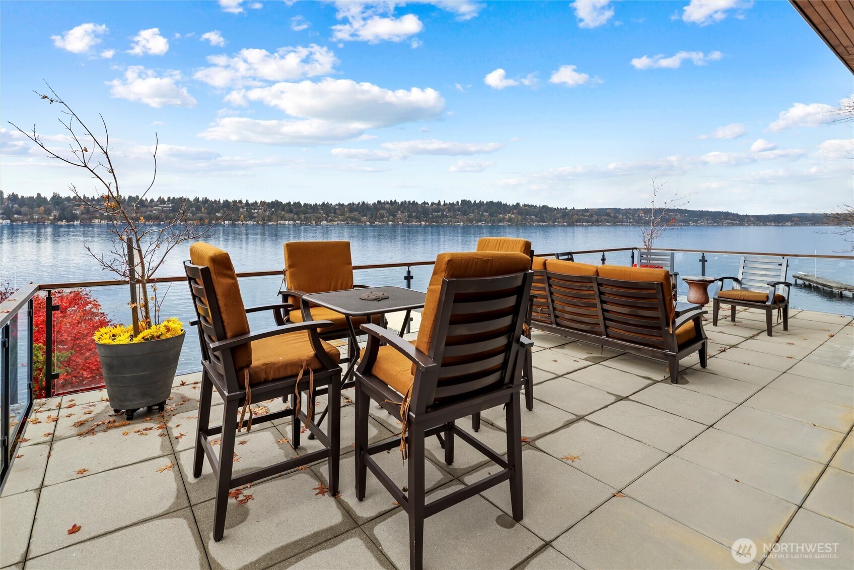13031 Holmes Point Drive Property Photo 6