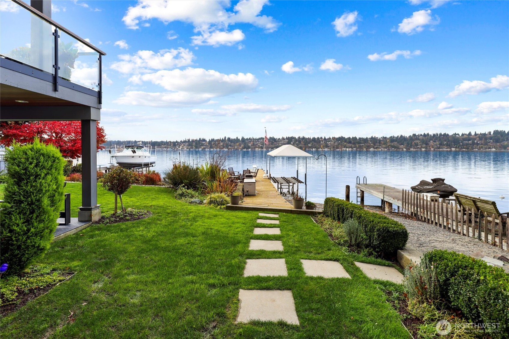 13031 Holmes Point Drive Property Photo 8