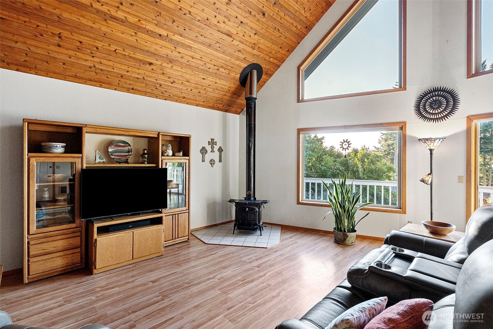 61 E Twanoh Tides Drive Property Photo 3