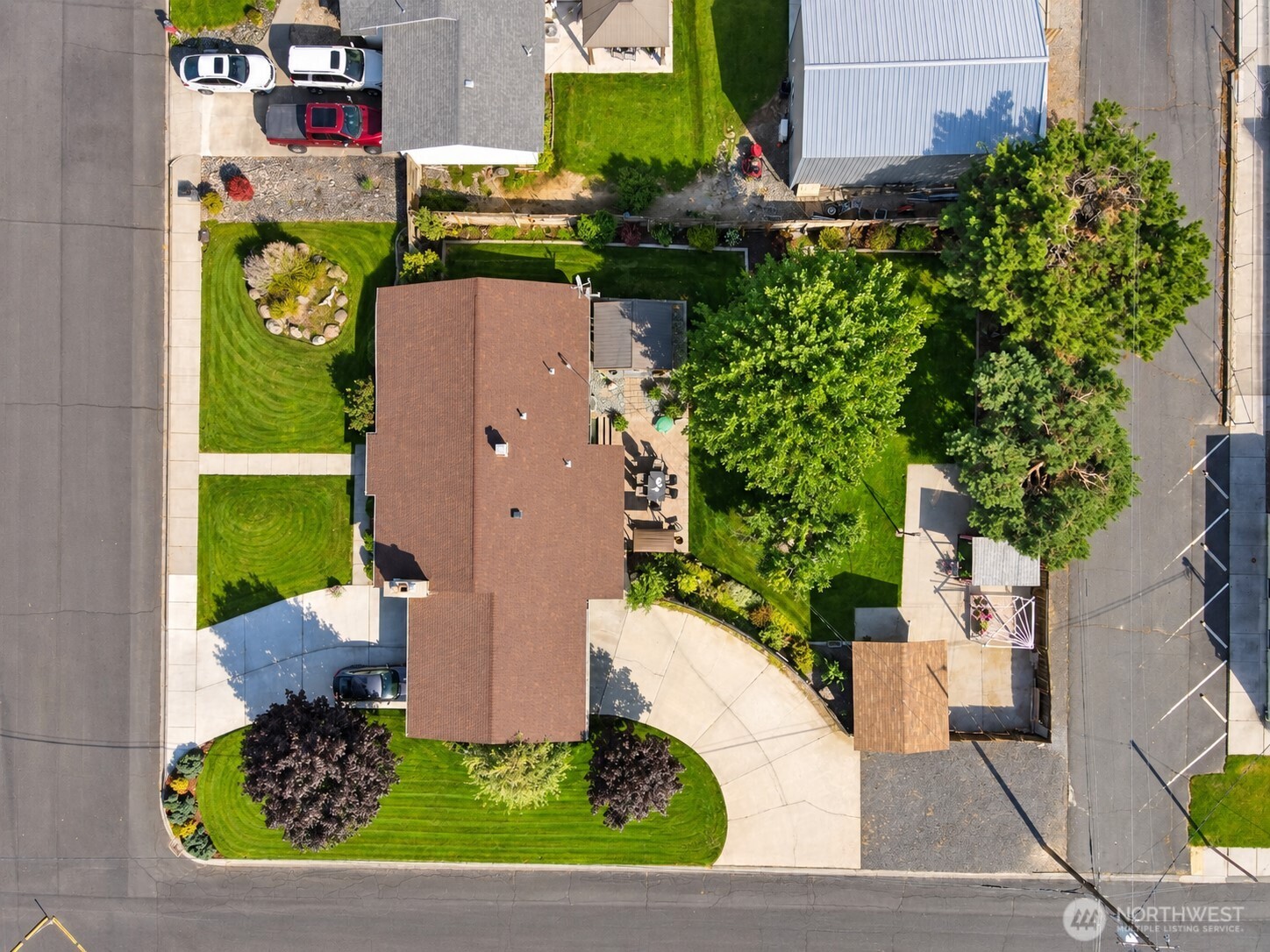 808 E Oak Street Property Photo 4