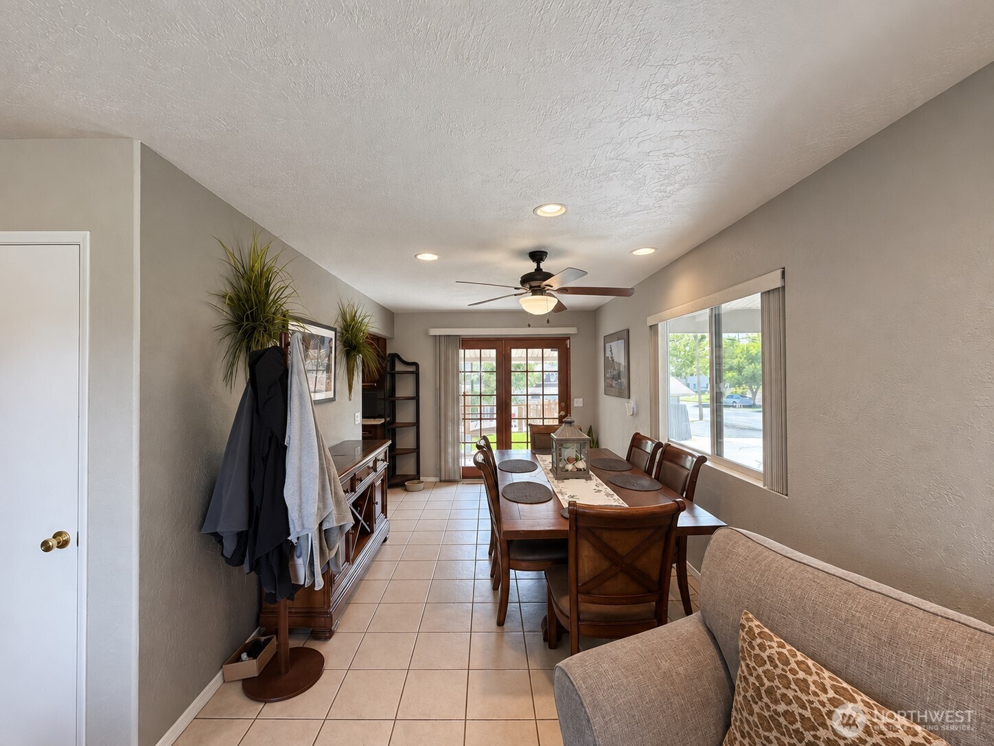 808 E Oak Street Property Photo 17