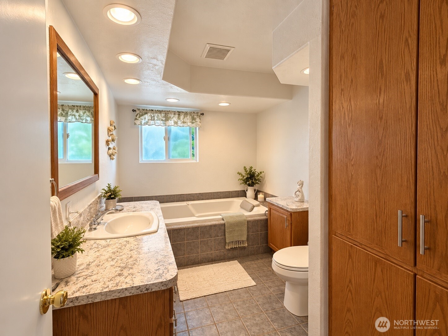 808 E Oak Street Property Photo 26