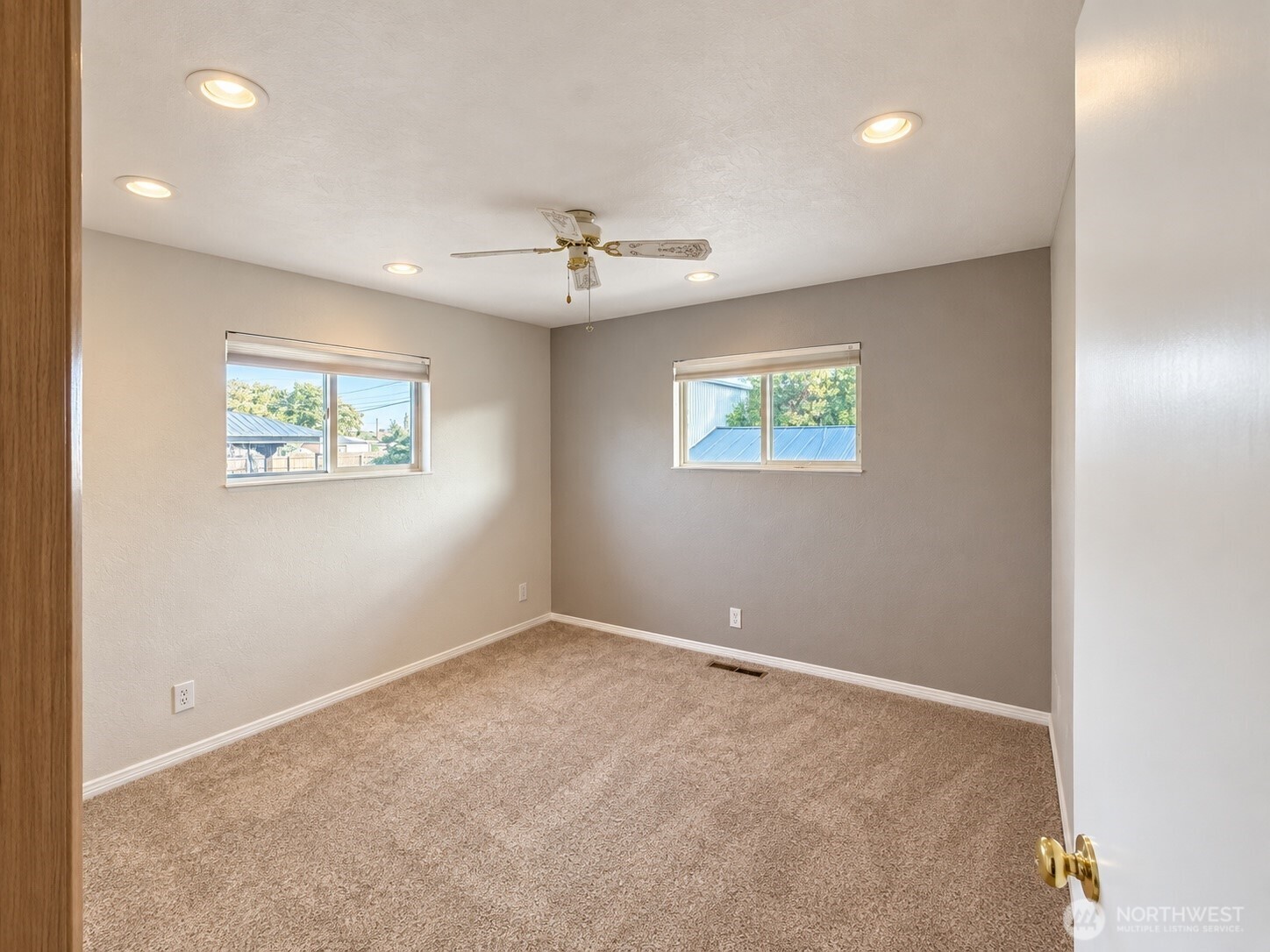 808 E Oak Street Property Photo 28