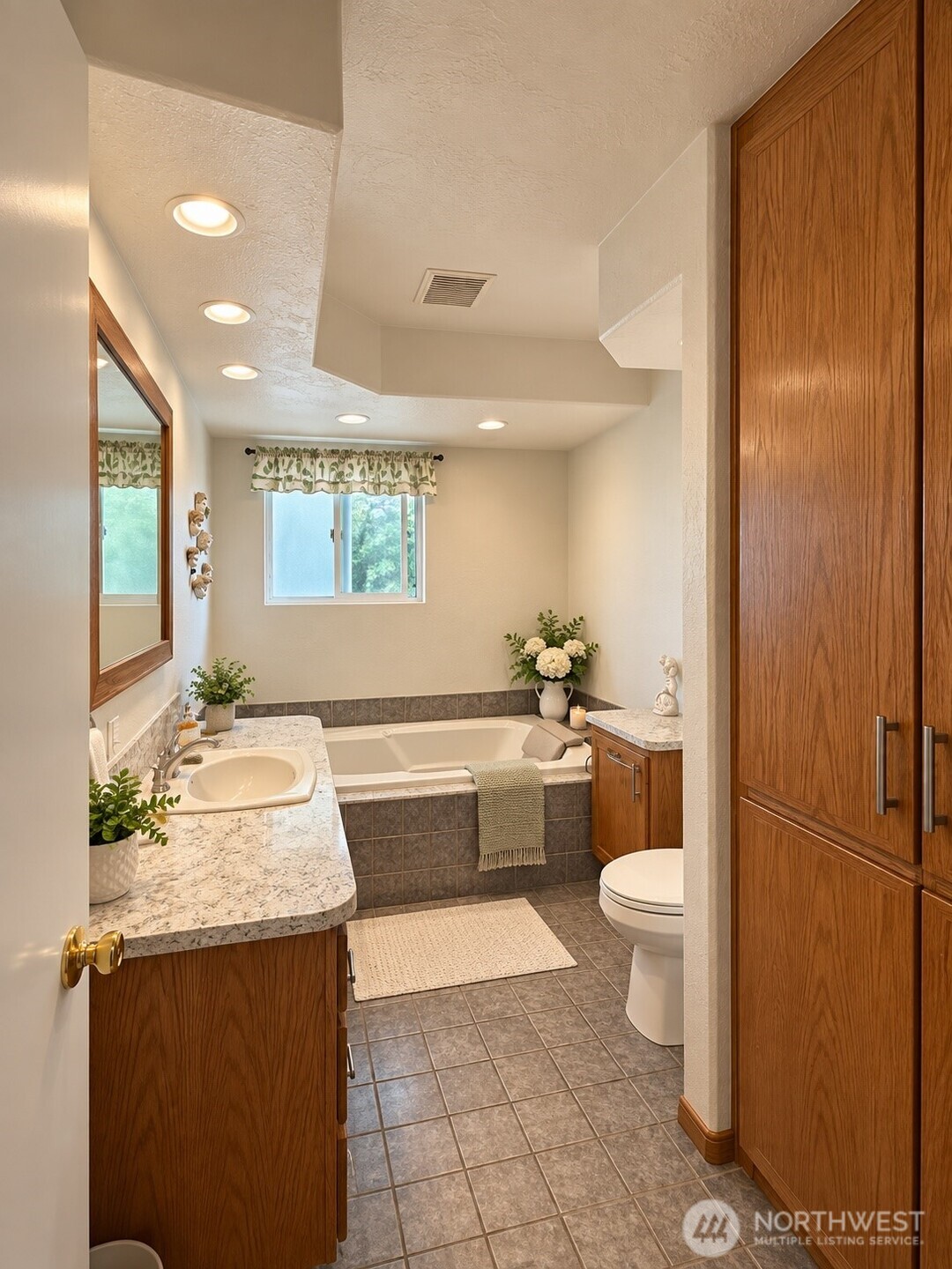 808 E Oak Street Property Photo 37