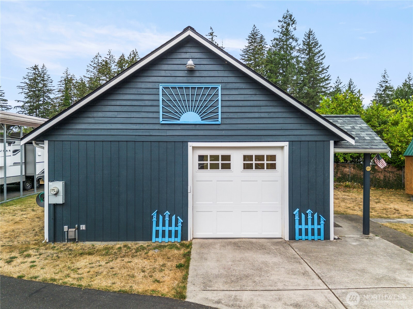 570 E Budd Drive Property Photo 3