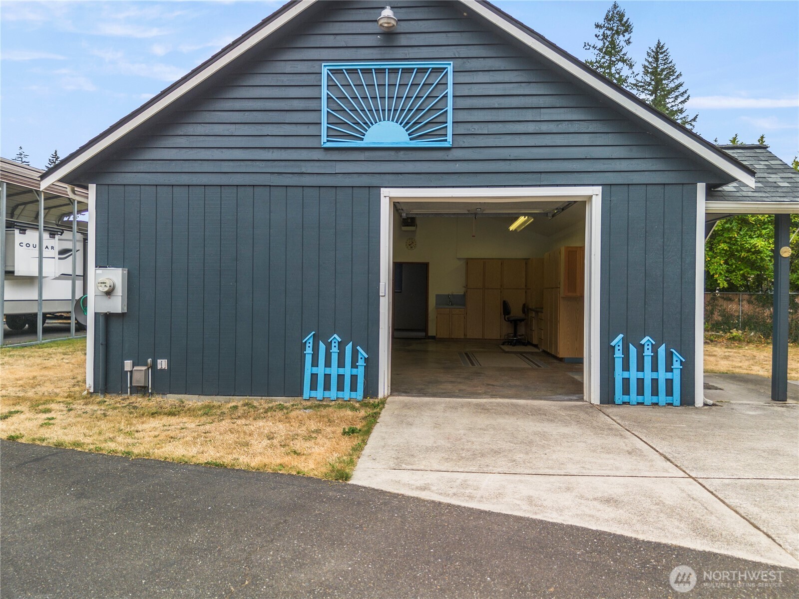 570 E Budd Drive Property Photo 4
