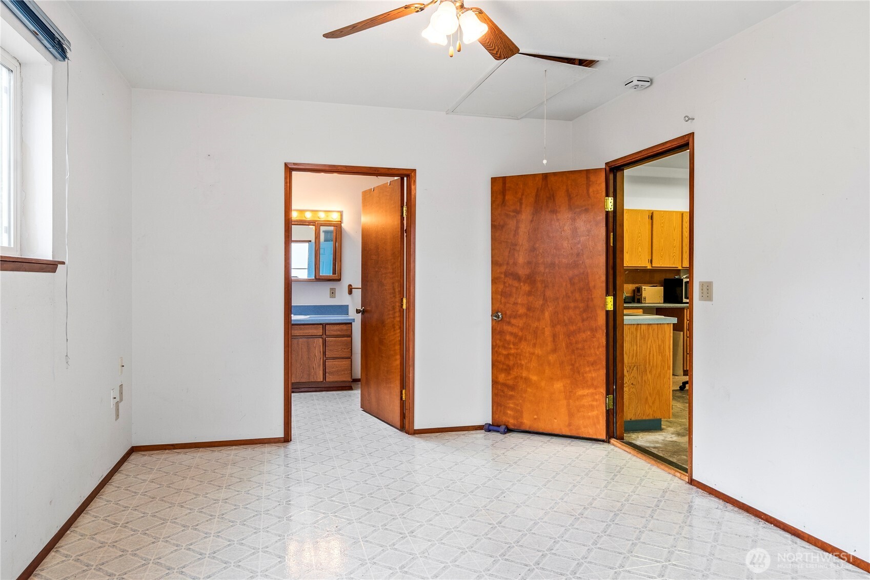 570 E Budd Drive Property Photo 10