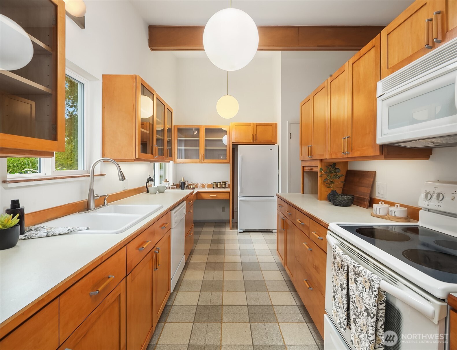 8124 213th Street Property Photo 9