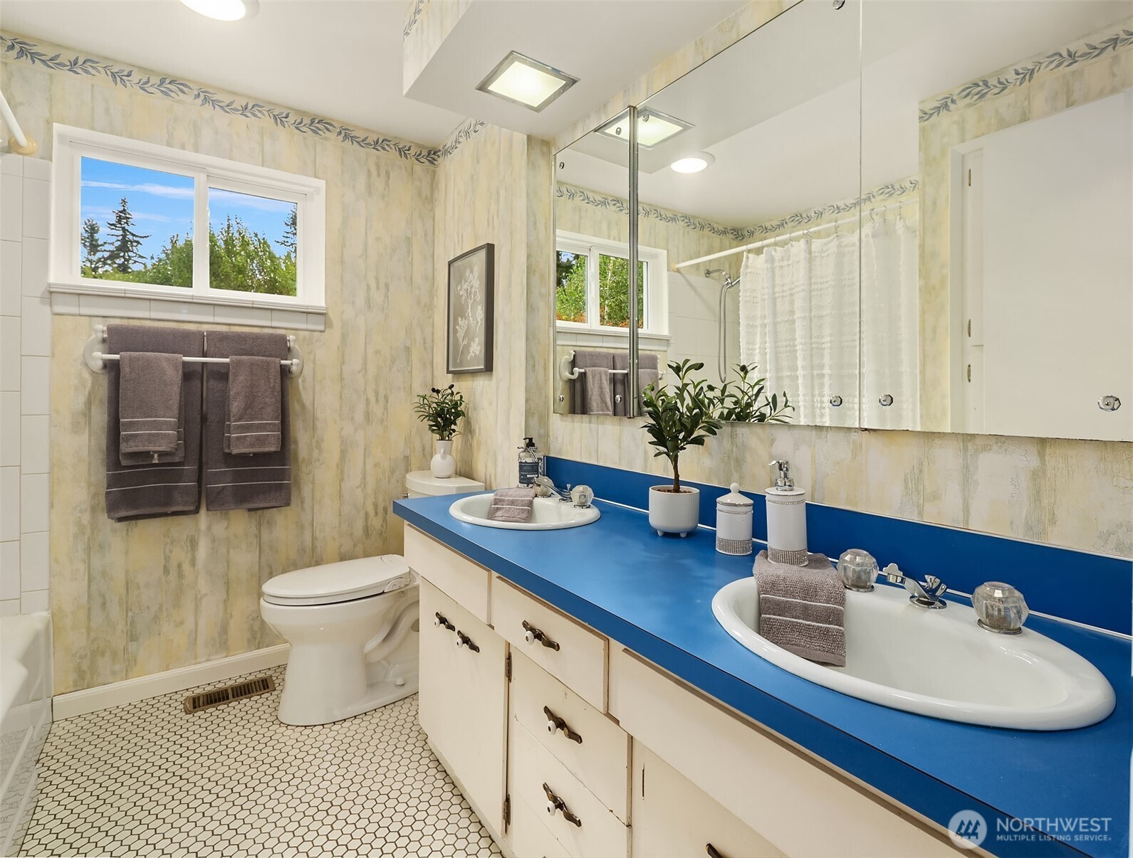 8124 213th Street Property Photo 15