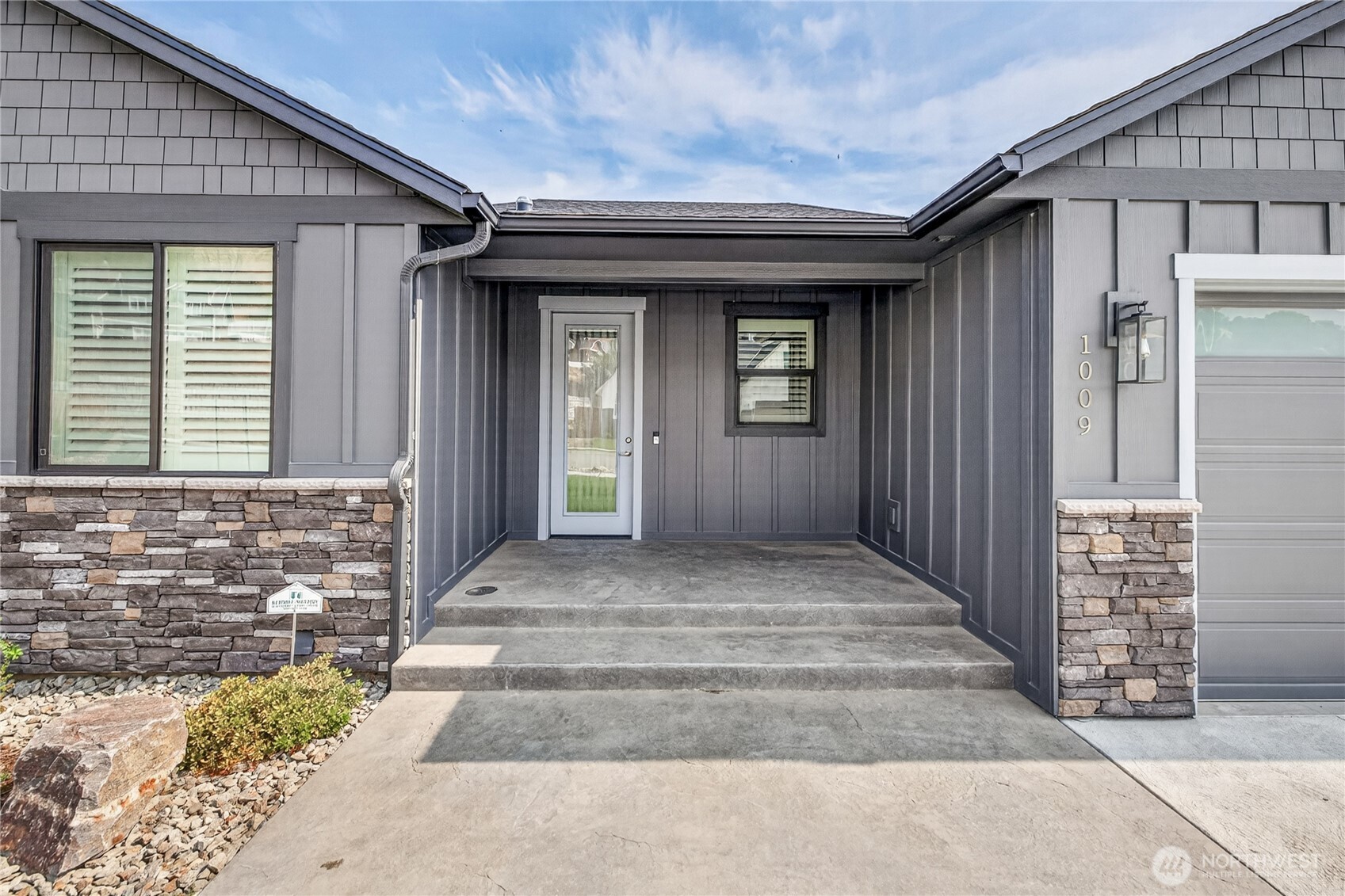 1009 Mountain Springs Drive Property Photo 4