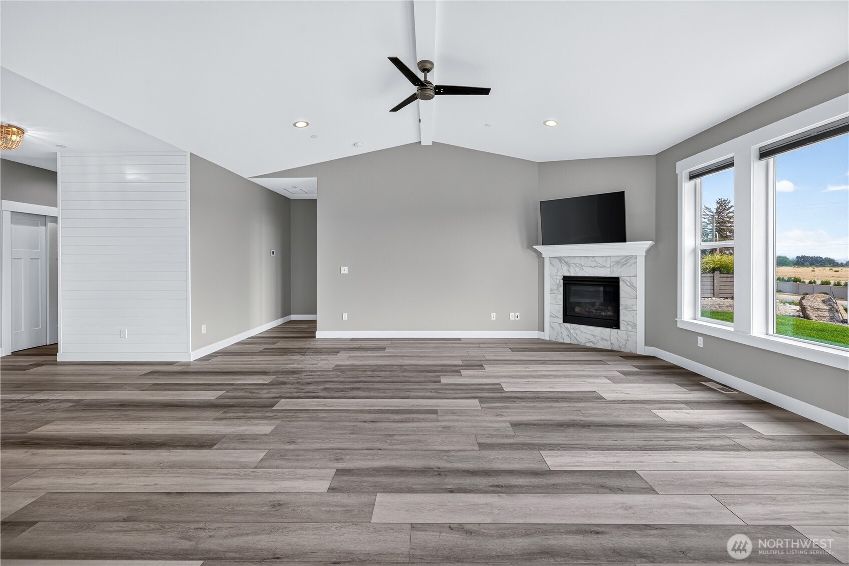 1009 Mountain Springs Drive Property Photo 8