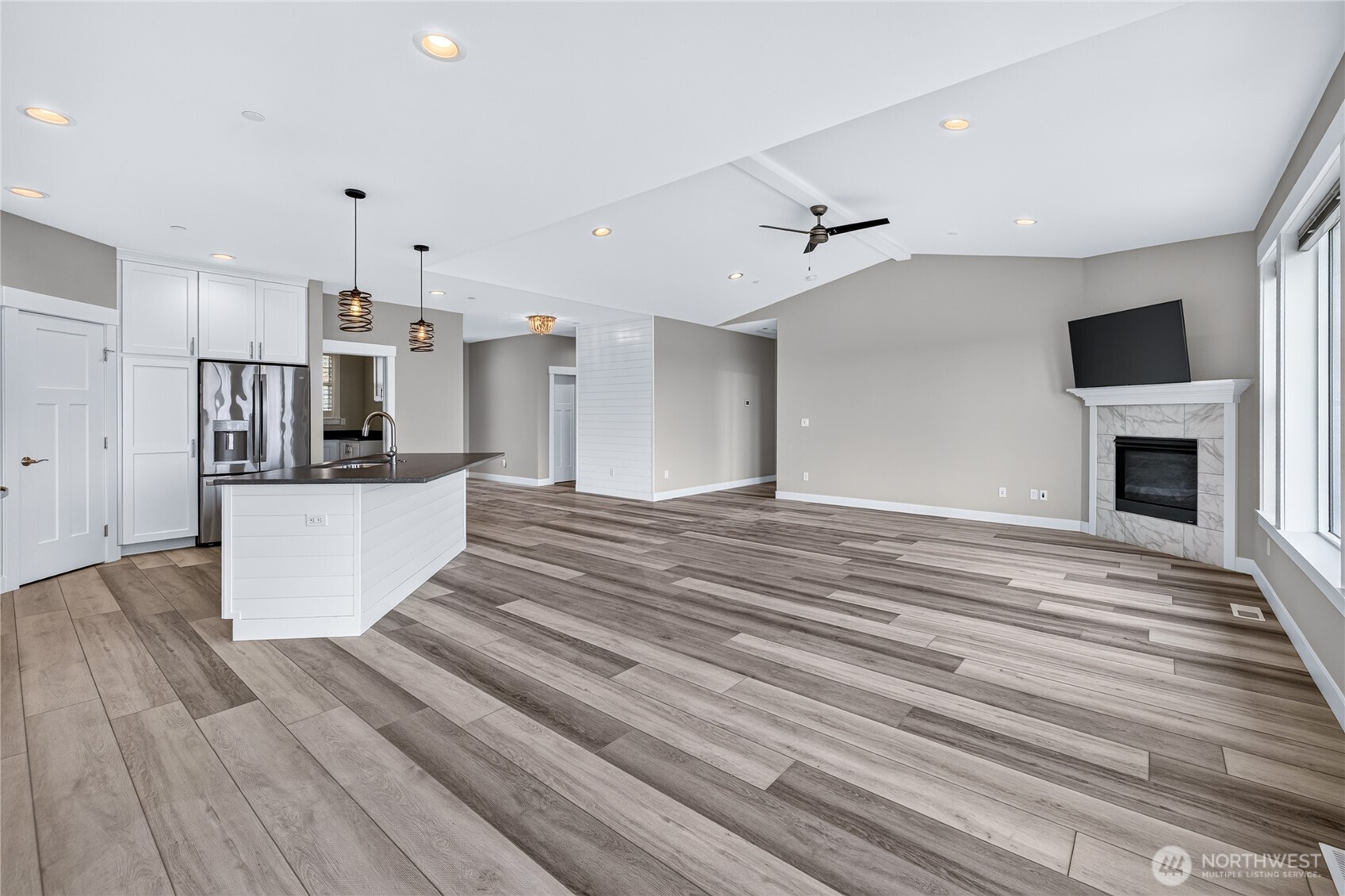 1009 Mountain Springs Drive Property Photo 11