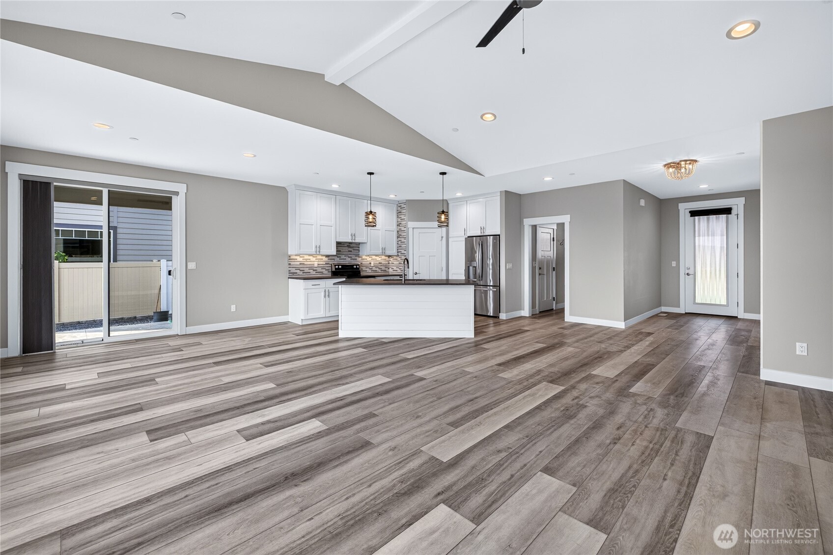 1009 Mountain Springs Drive Property Photo 12