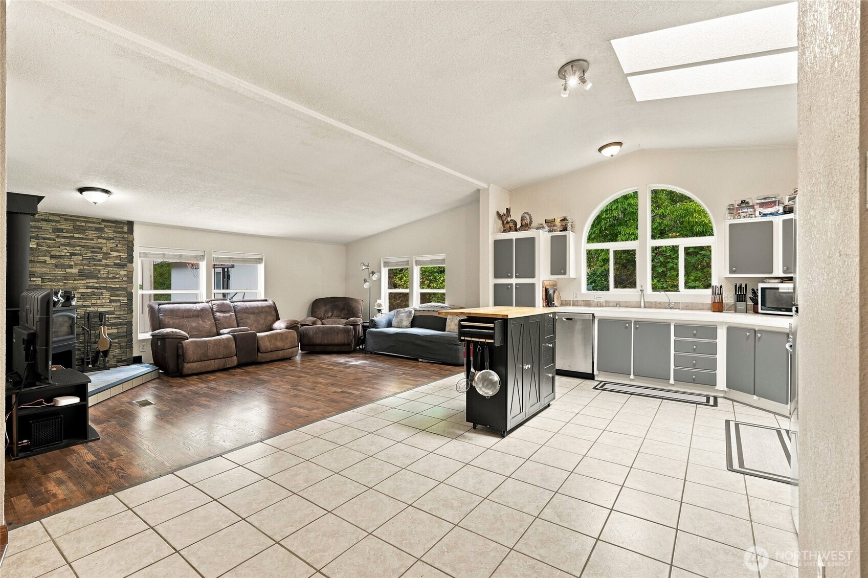 665 Awa Lane Property Photo 3