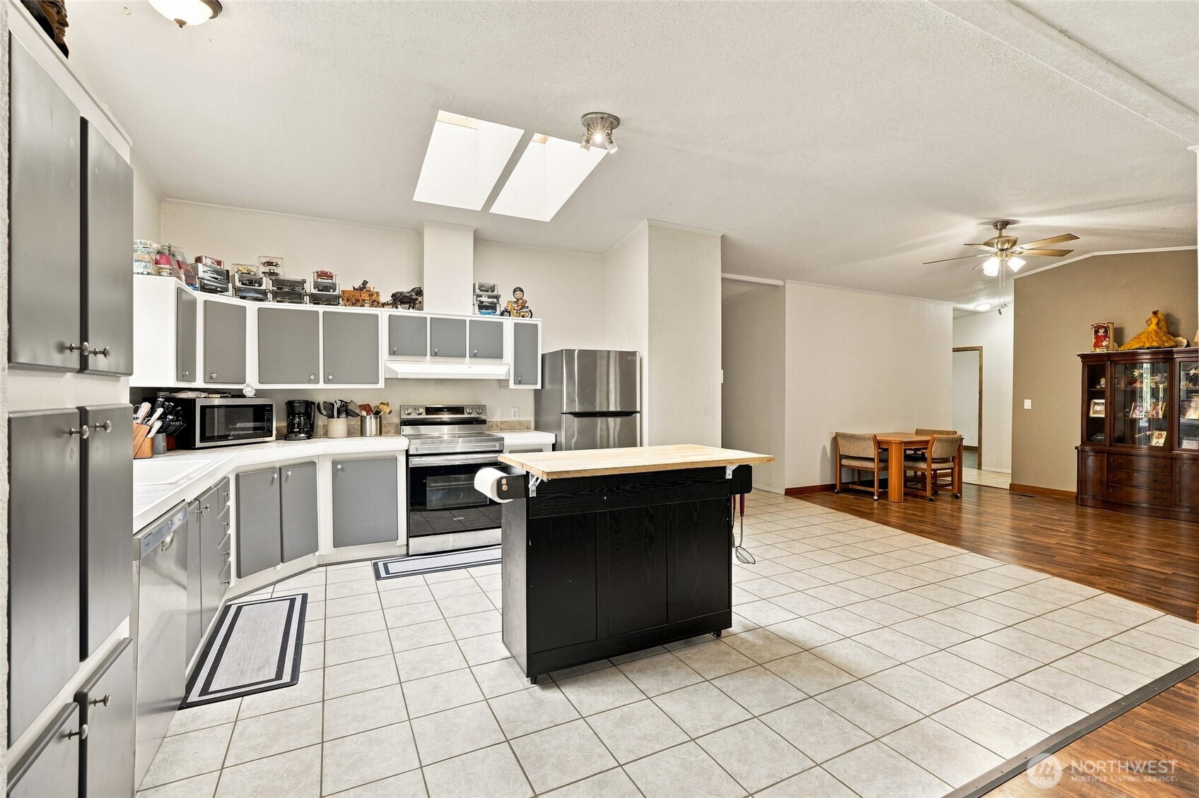 665 Awa Lane Property Photo 4