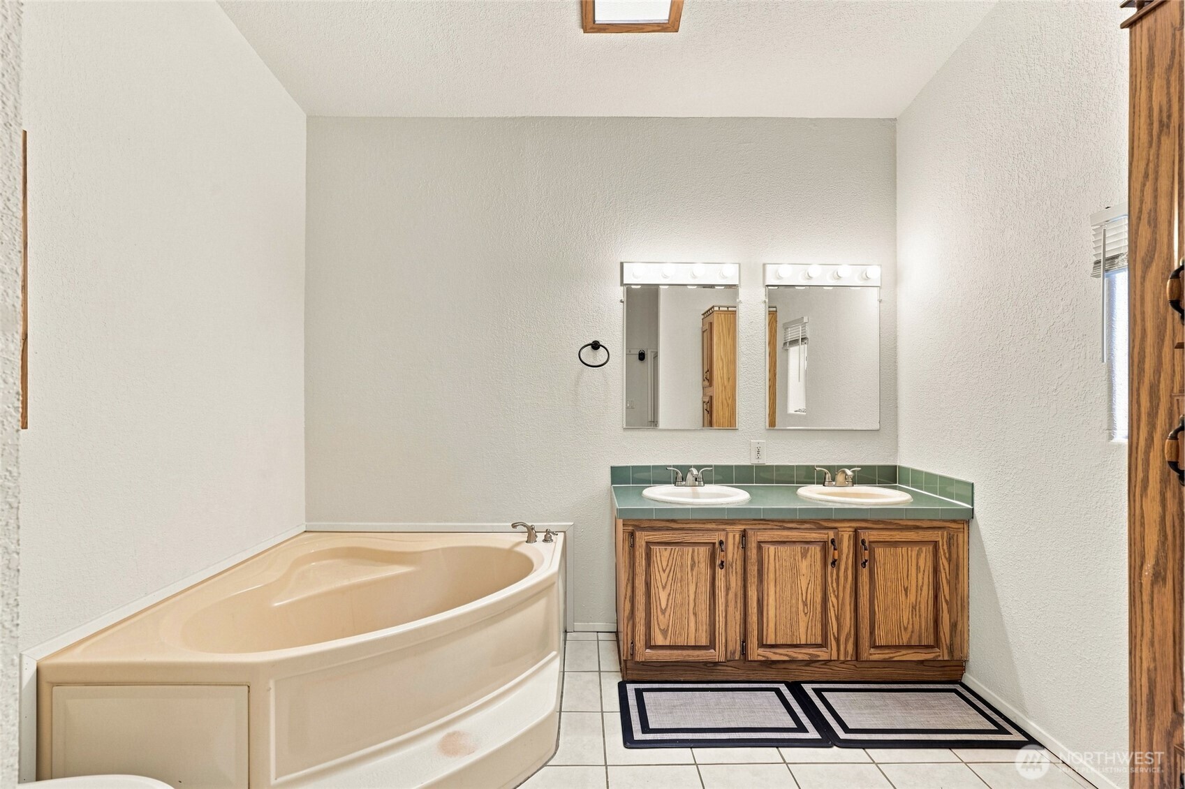 665 Awa Lane Property Photo 8