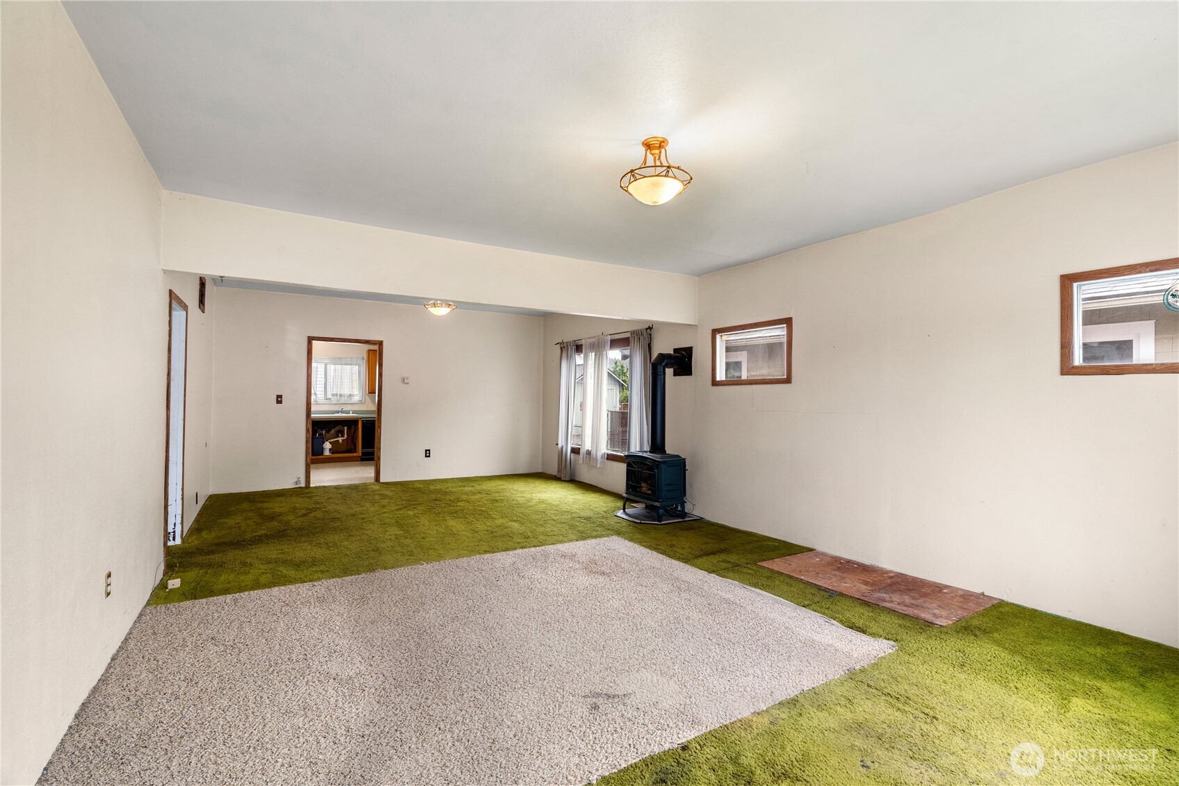 1124 Lincoln Street Property Photo 2