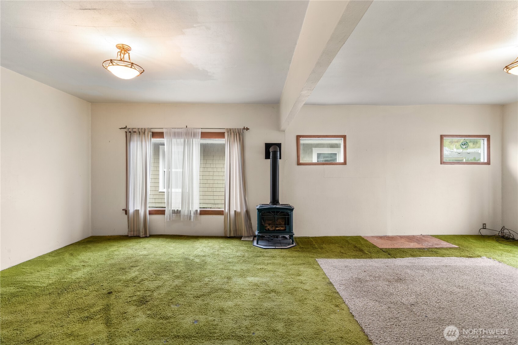 1124 Lincoln Street Property Photo 3