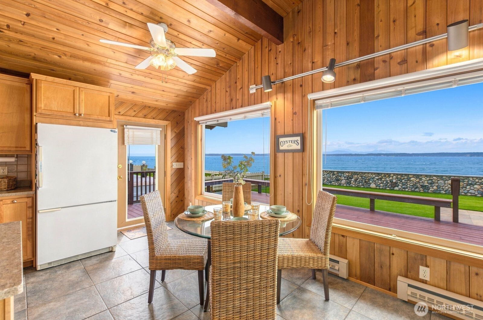 3672 Oceanside Drive Property Photo 12