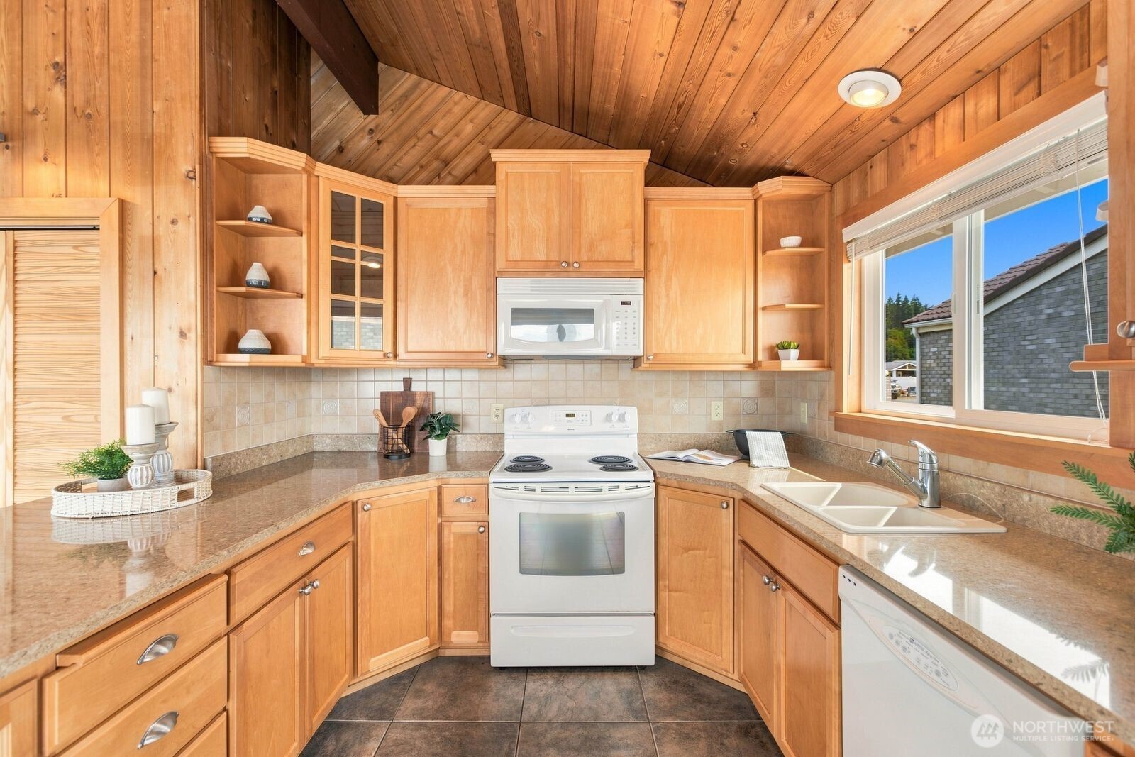 3672 Oceanside Drive Property Photo 14