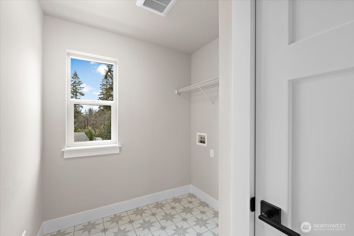 225 156th Place Mg 07 Property Photo 25