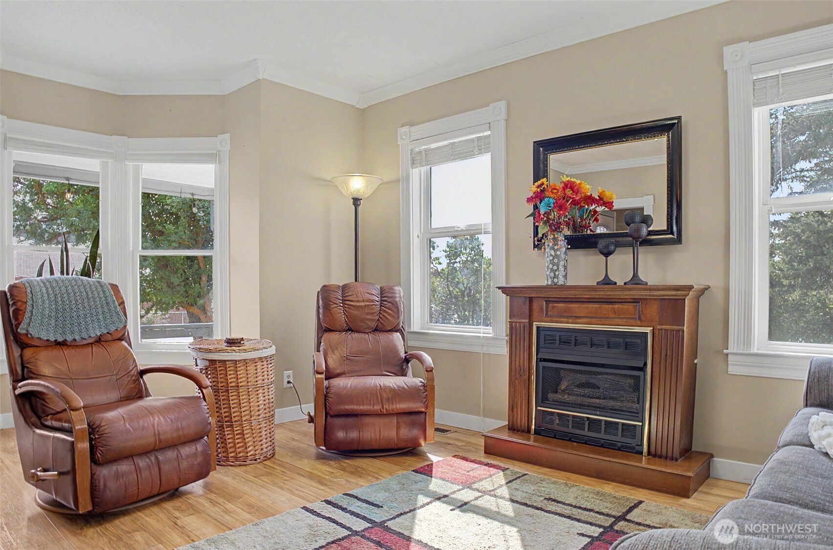 211 E Birch St Property Photo 5
