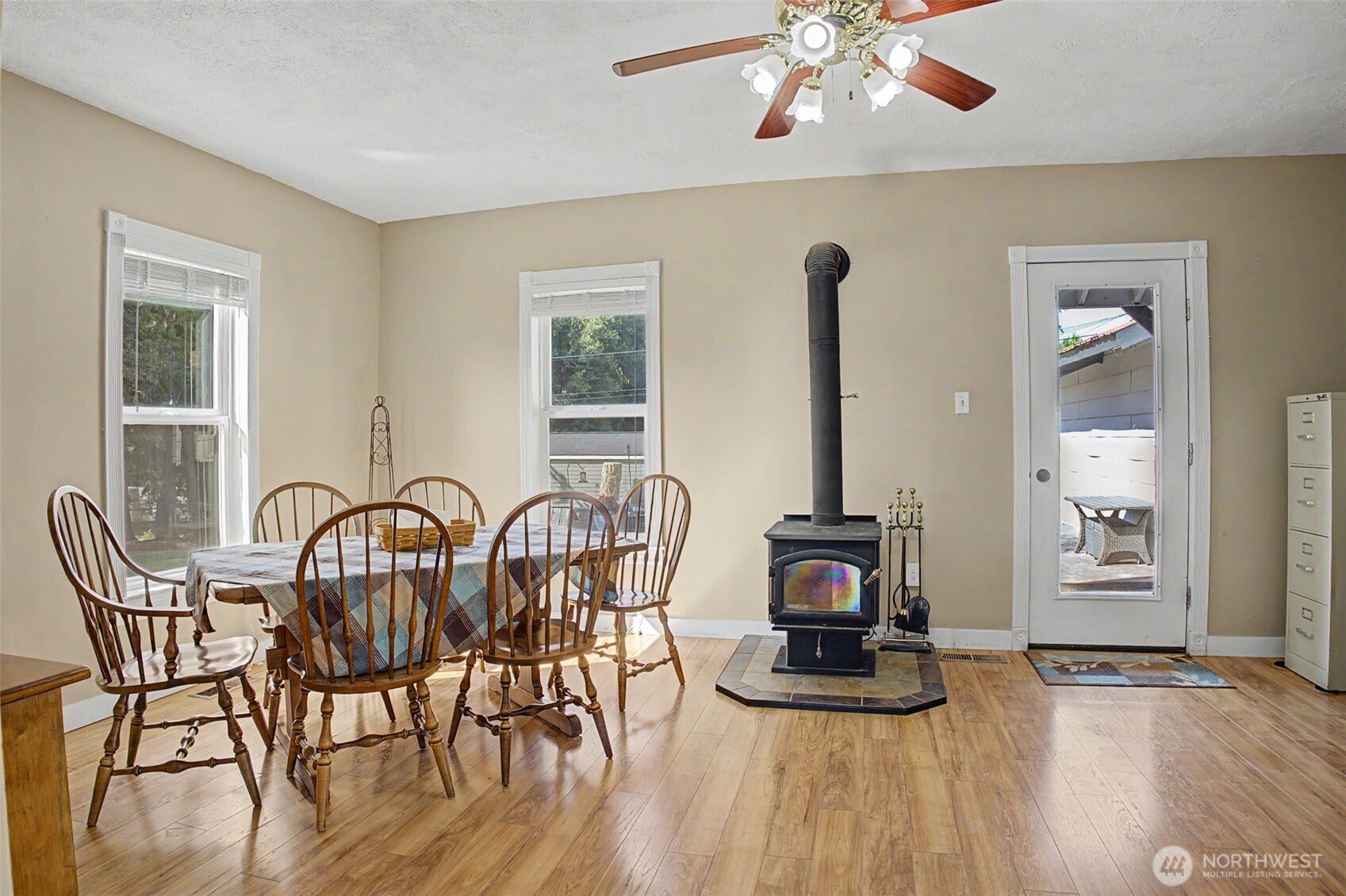211 E Birch St Property Photo 7