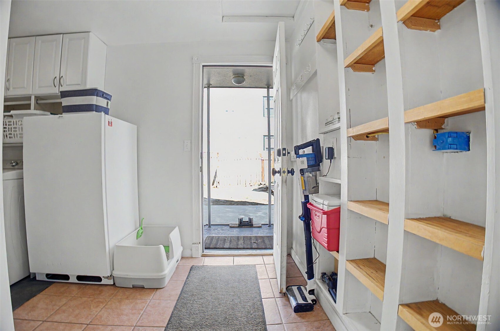 211 E Birch St Property Photo 13