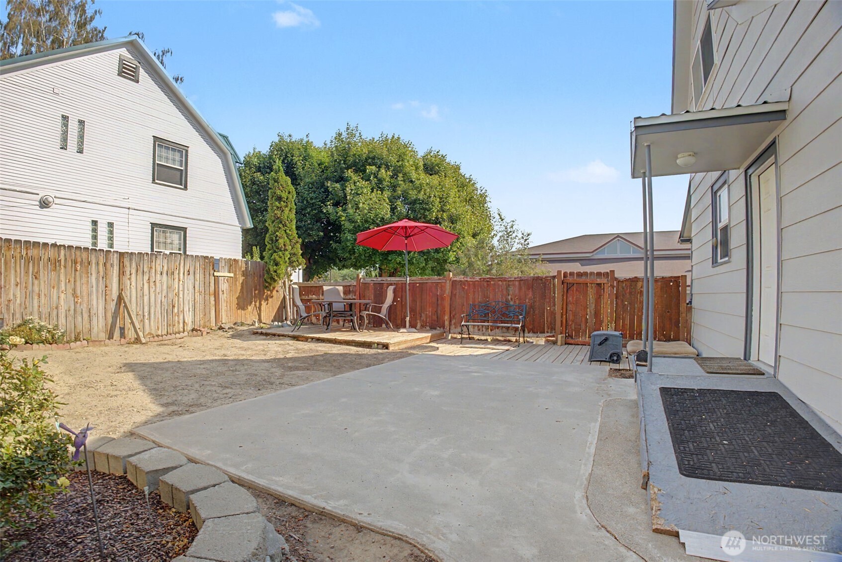 211 E Birch St Property Photo 27